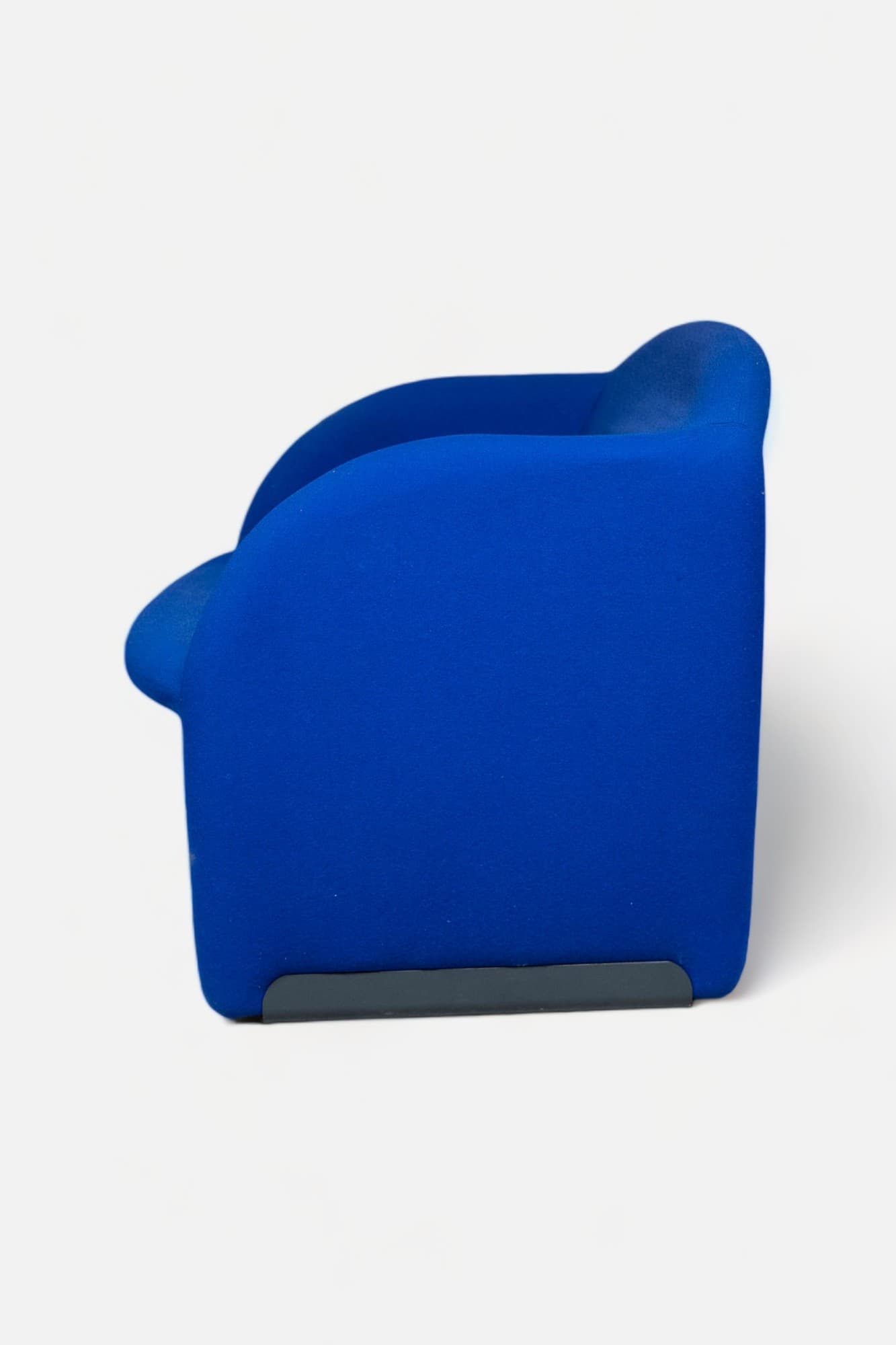 Artifort Ben Blue electric design armchair-3