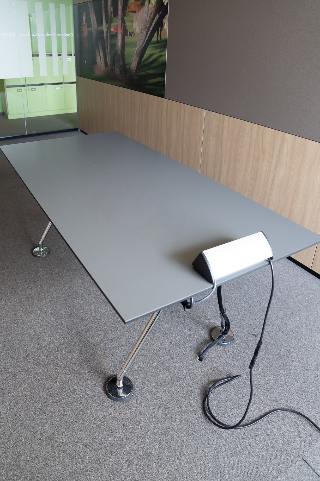 Ahrend 180cm table grise avec prise de courant-0