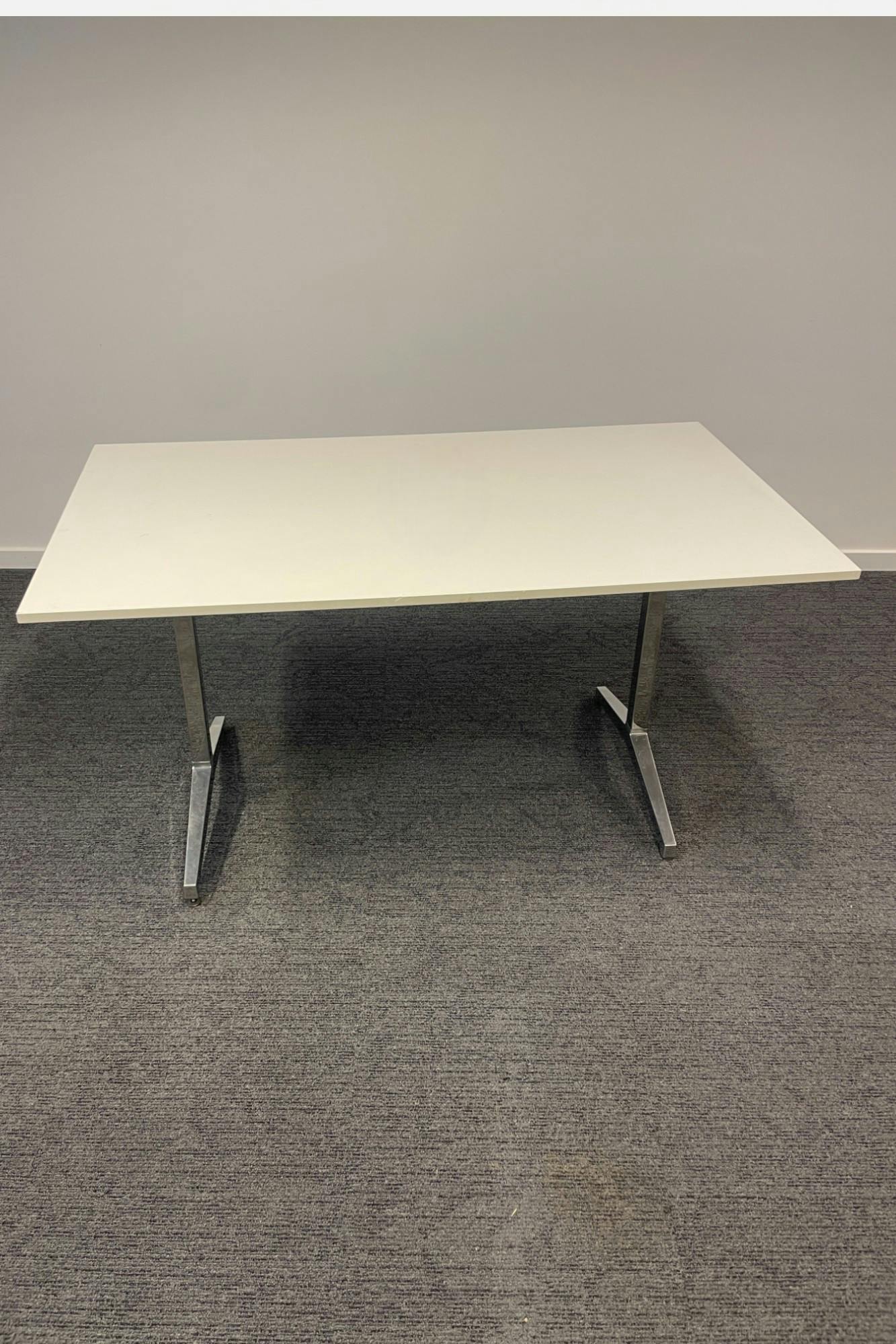 140cm White table with T chromed legs - Relieve Furniture