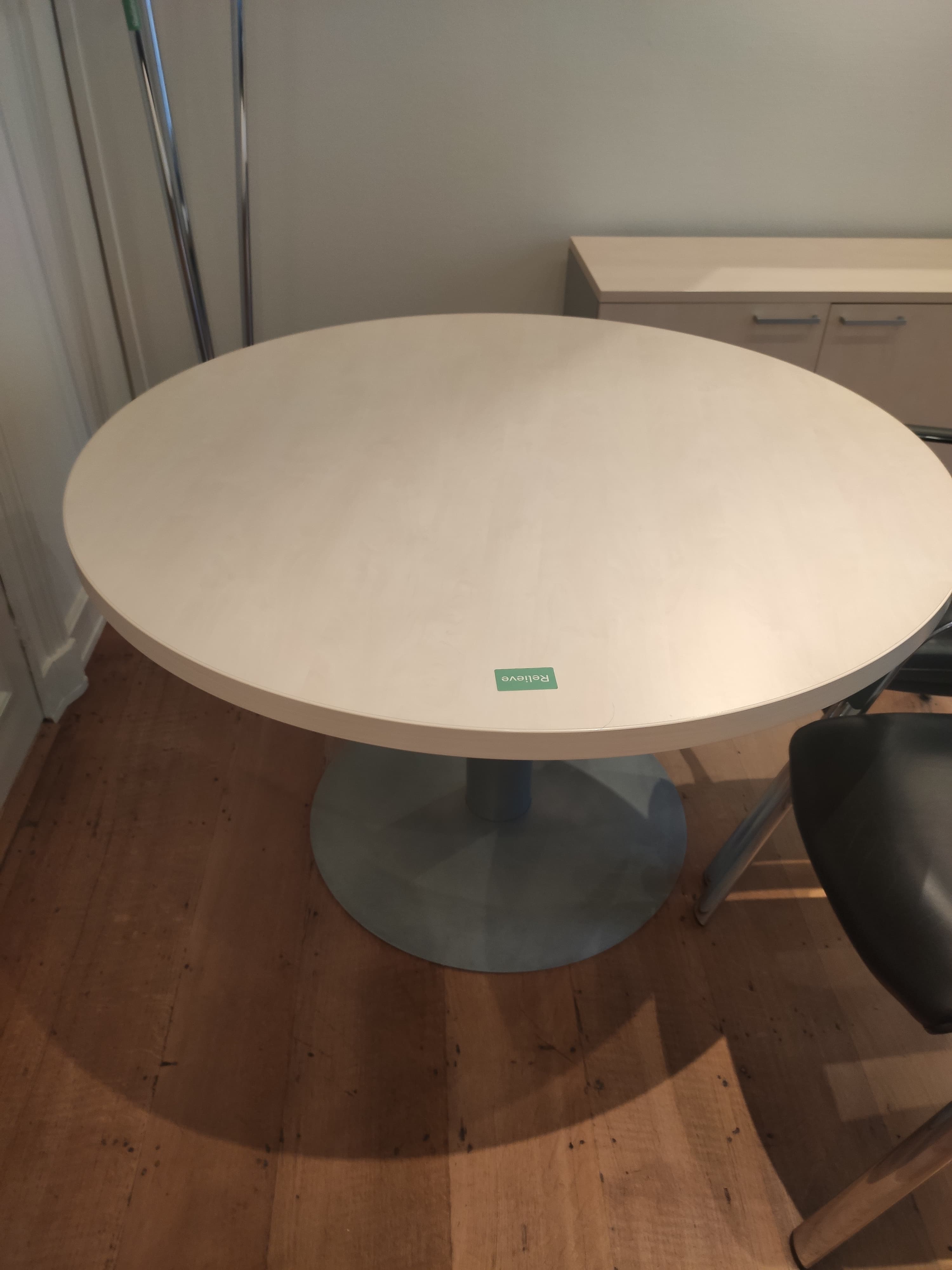 White Round table on central grey leg-0