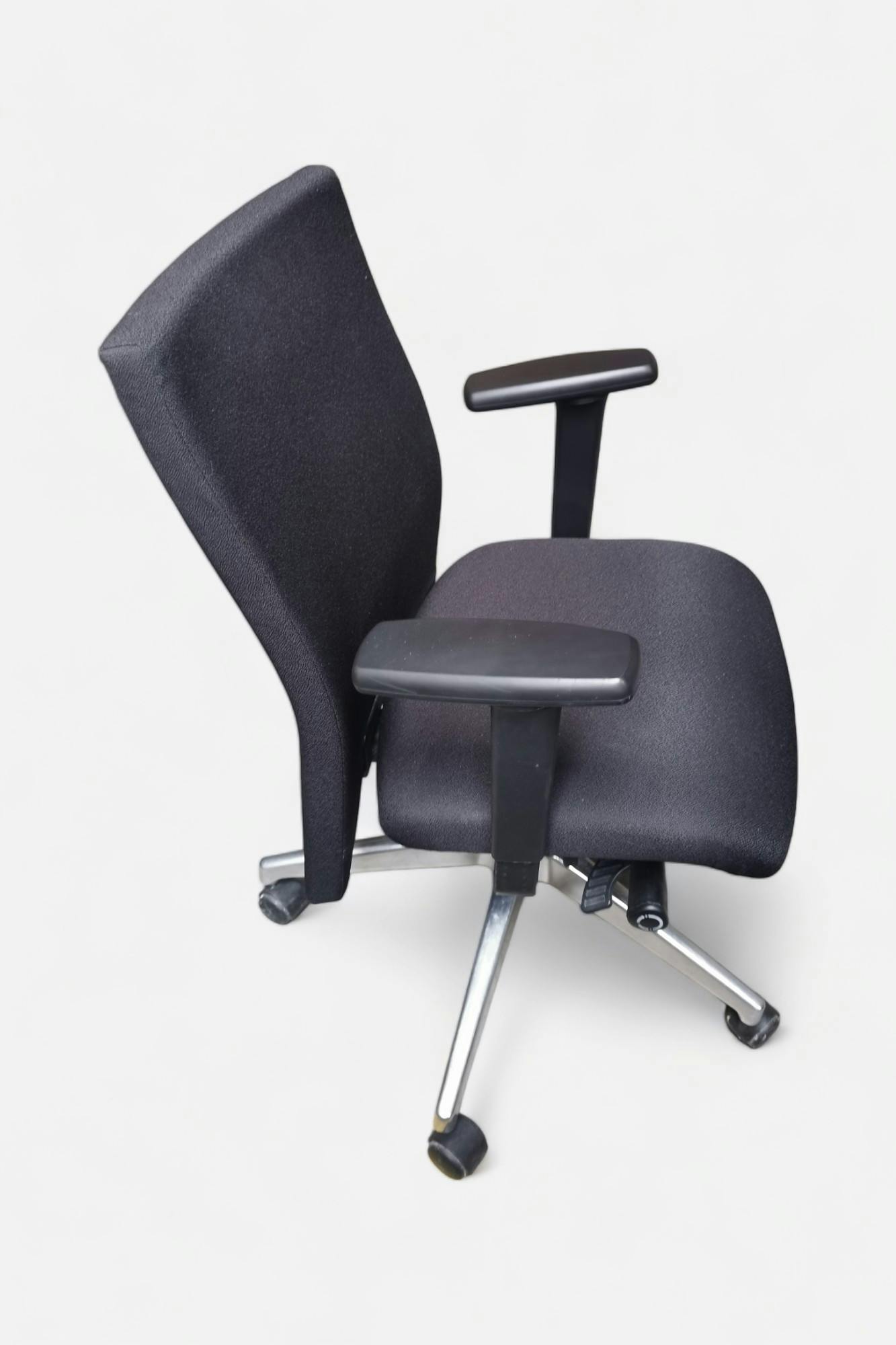 Intersthul Black office chair on wheels with adjustable height on wheels - Relieve Furniture