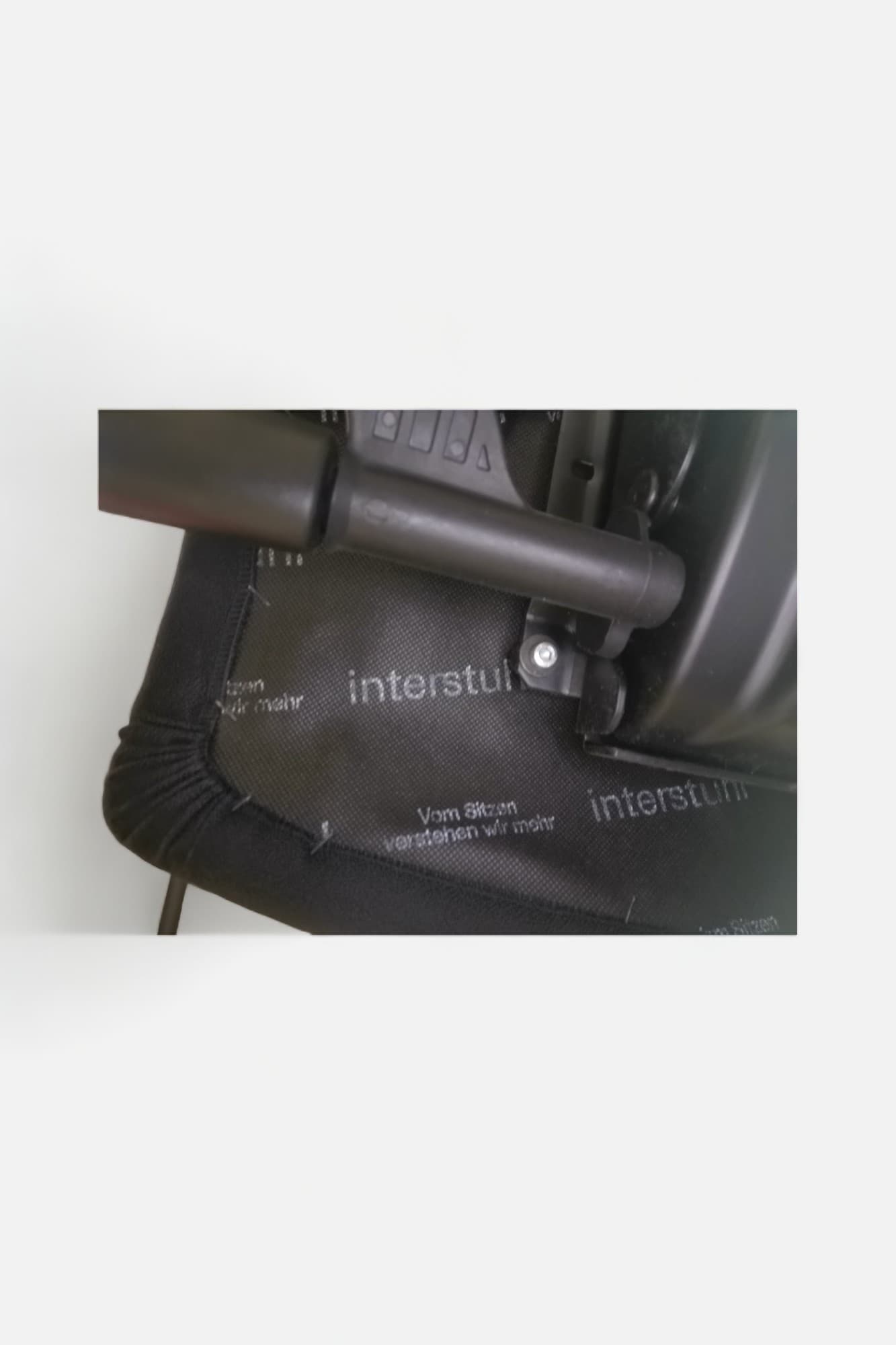 Intersthul Verstelbare ZWARTE bureaustoel op wieltjes-3