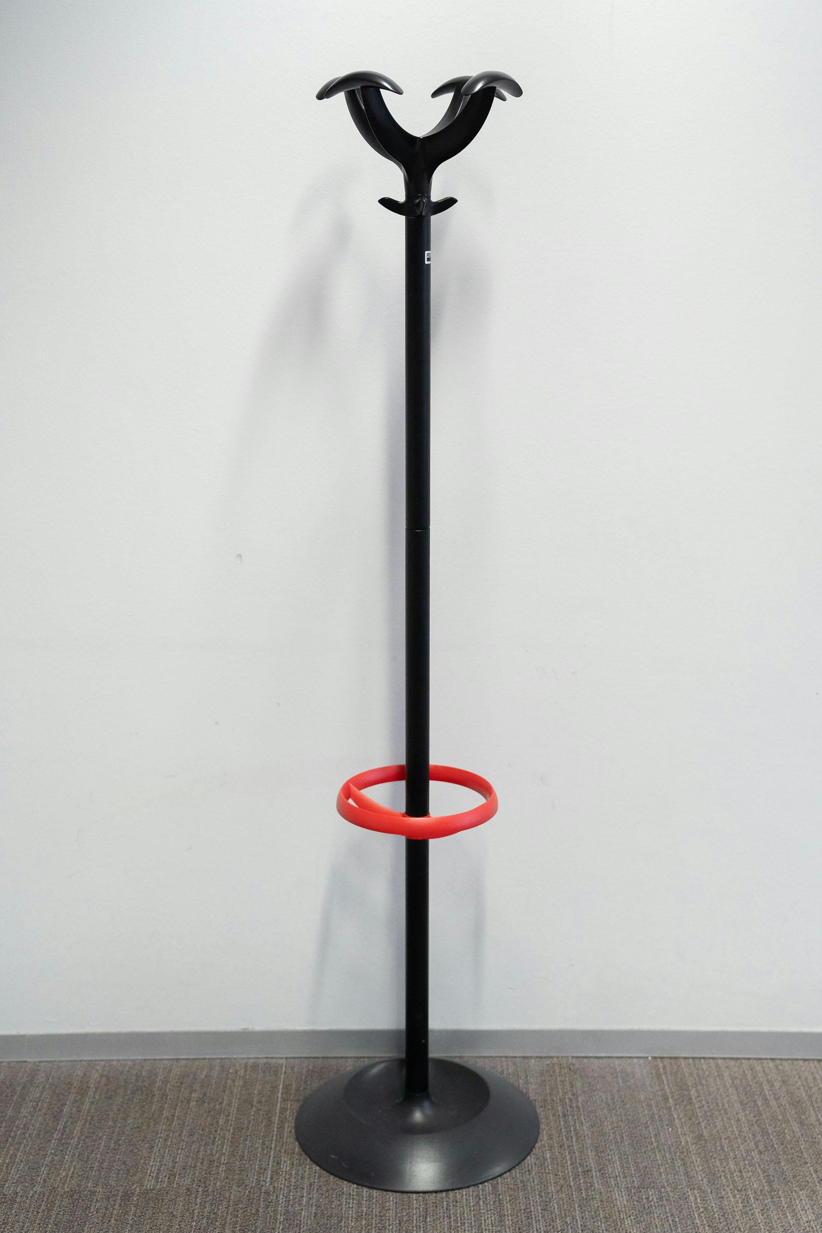 KAPSTOK Black and red metal coat hanger - Relieve Furniture