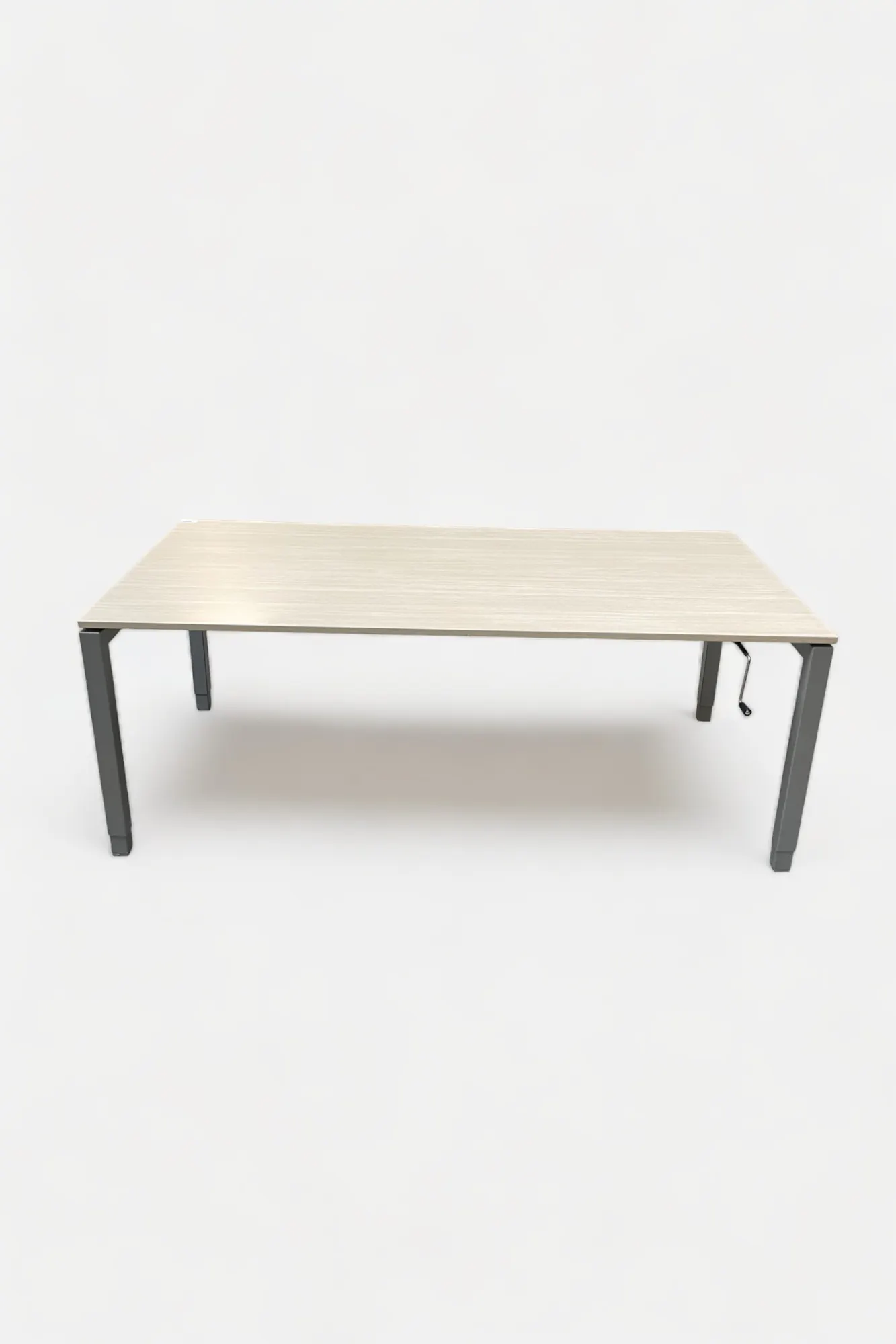 Houten NURUS bureaus 180x90cm in hoogte verstelbaar met toegang aan bovenzijde