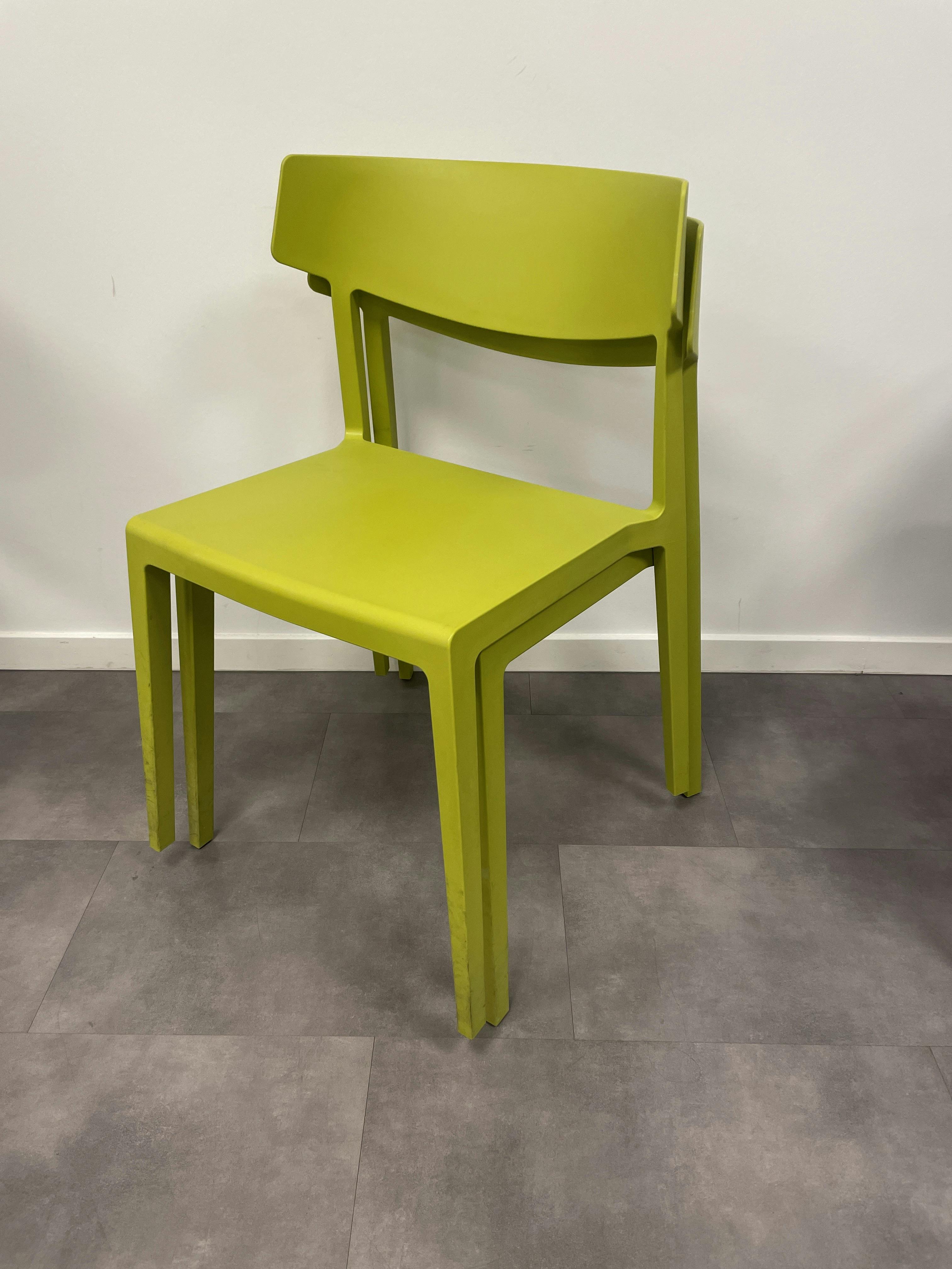 Green plastic stackable chair - Relieve Furniture