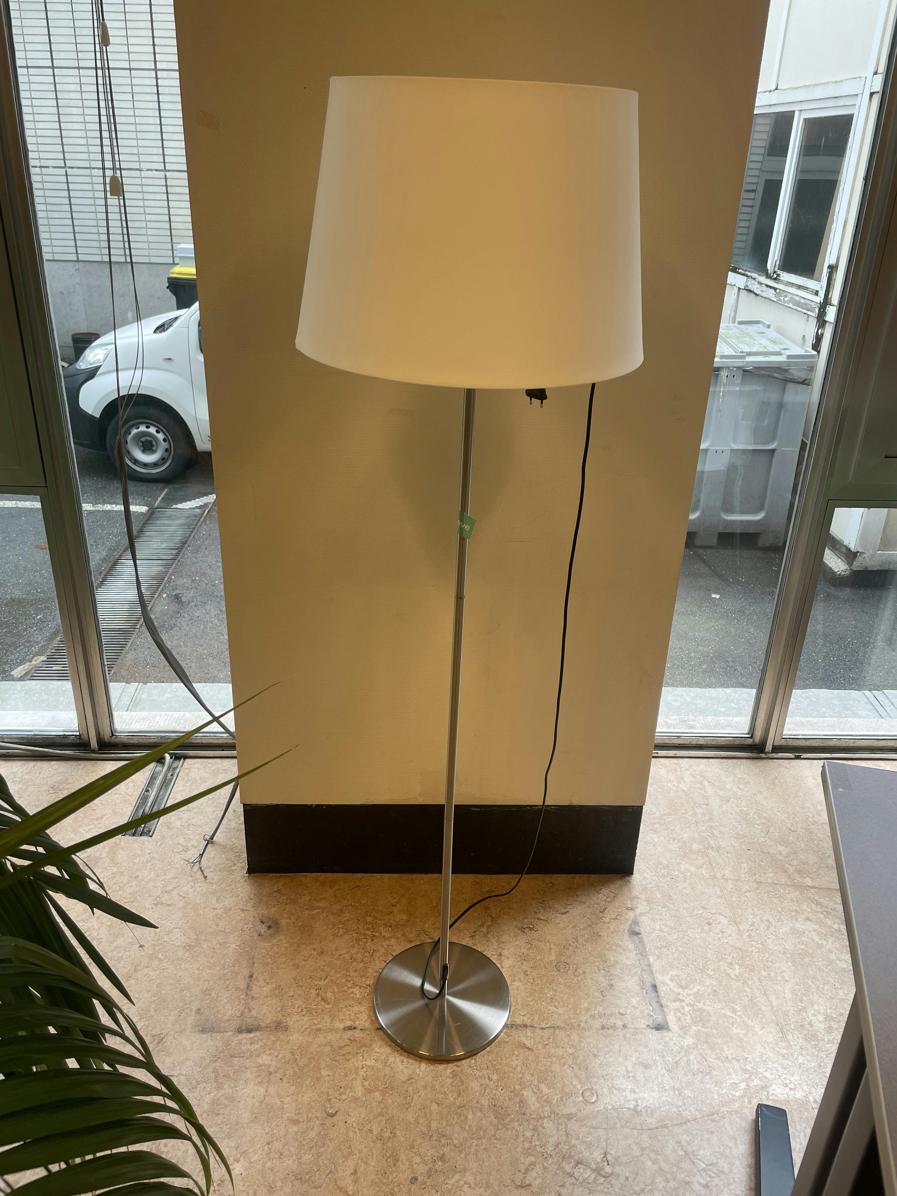 Ikea witte staande lamp - Relieve Furniture