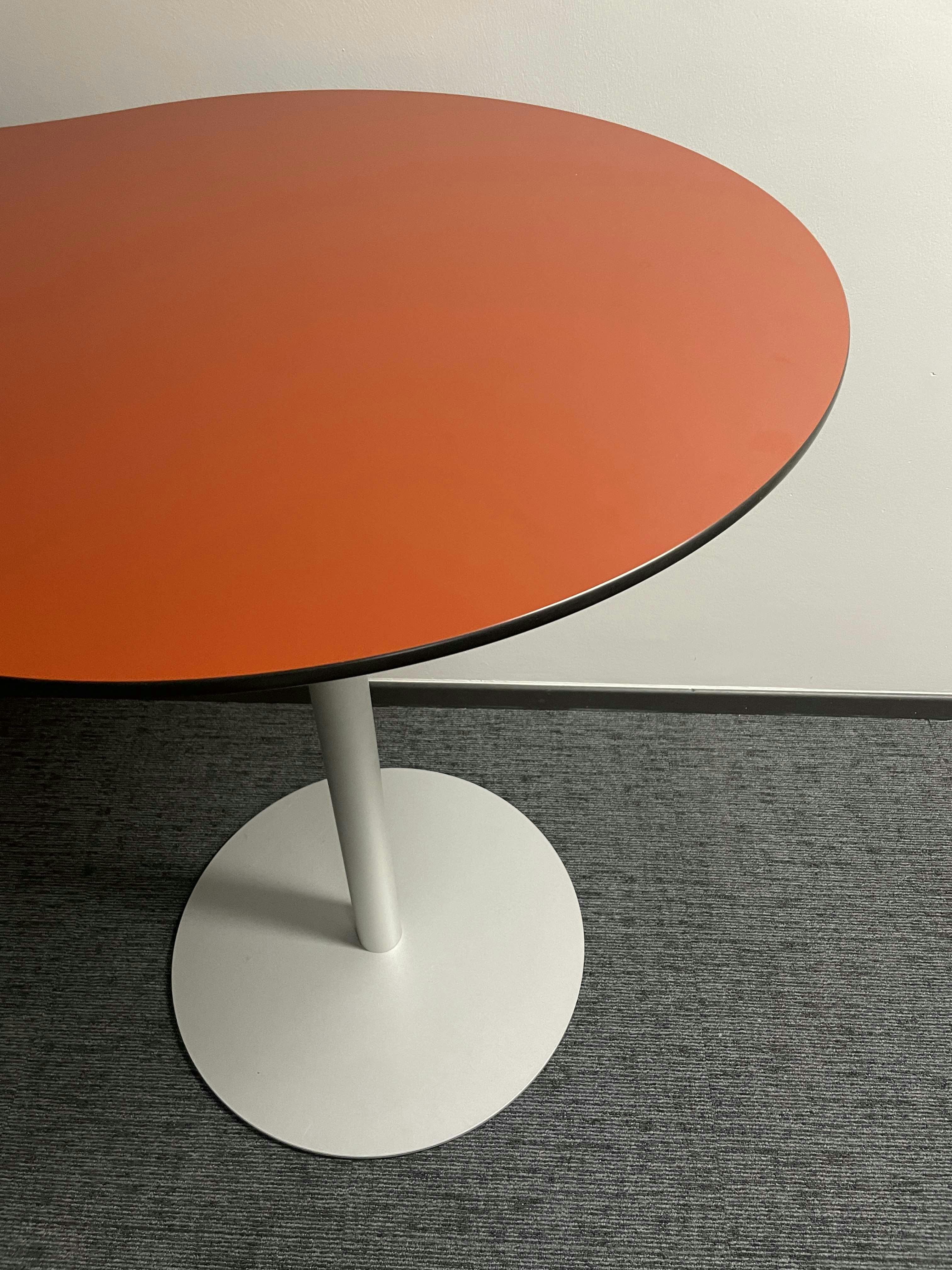 High red table on grey legs - Relieve Furniture