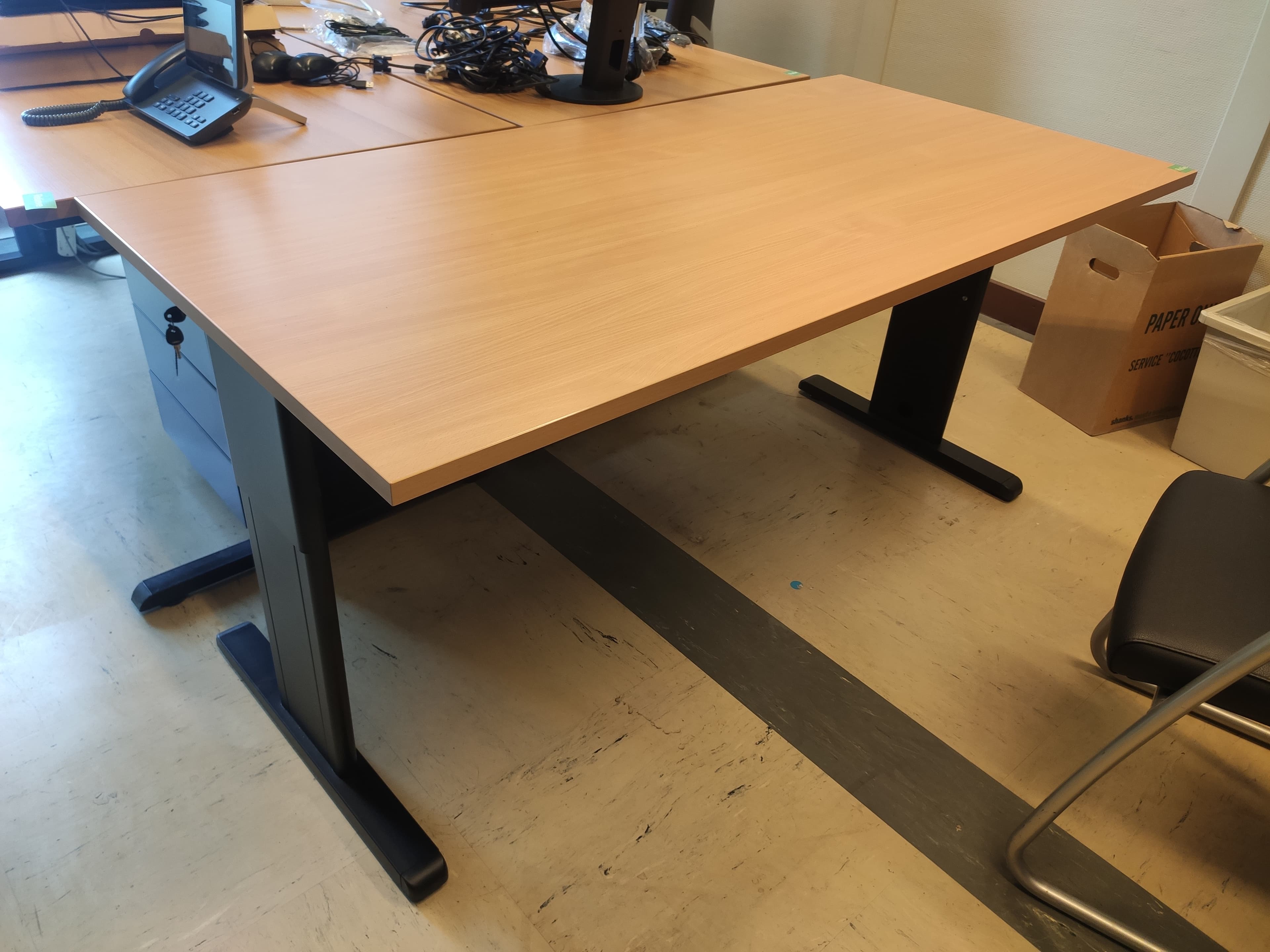 Desk wood top 160cm T adjustable legs-0