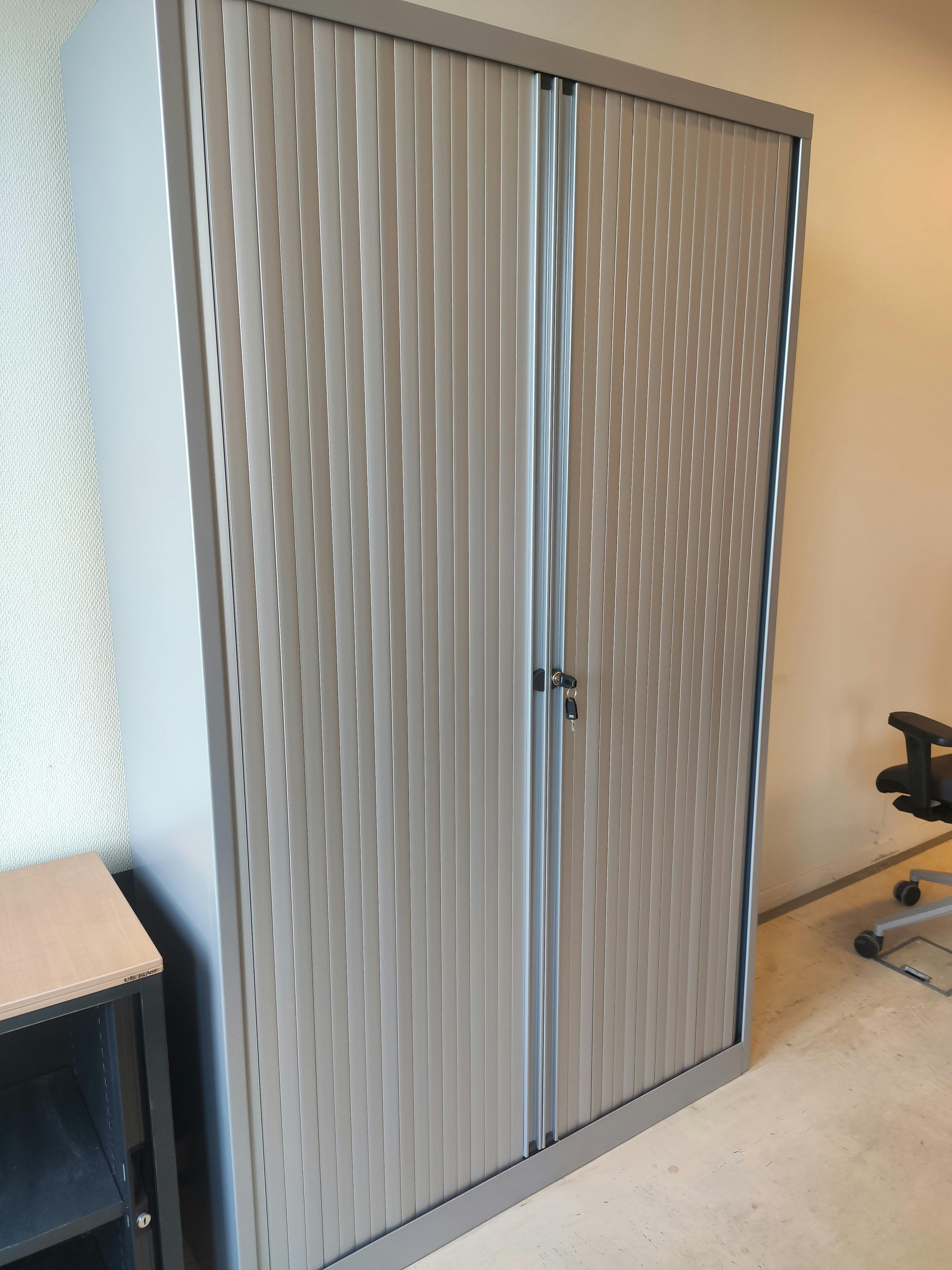 Armoire de rangement à portes coulissantes gris moyen 180cm - Relieve Furniture