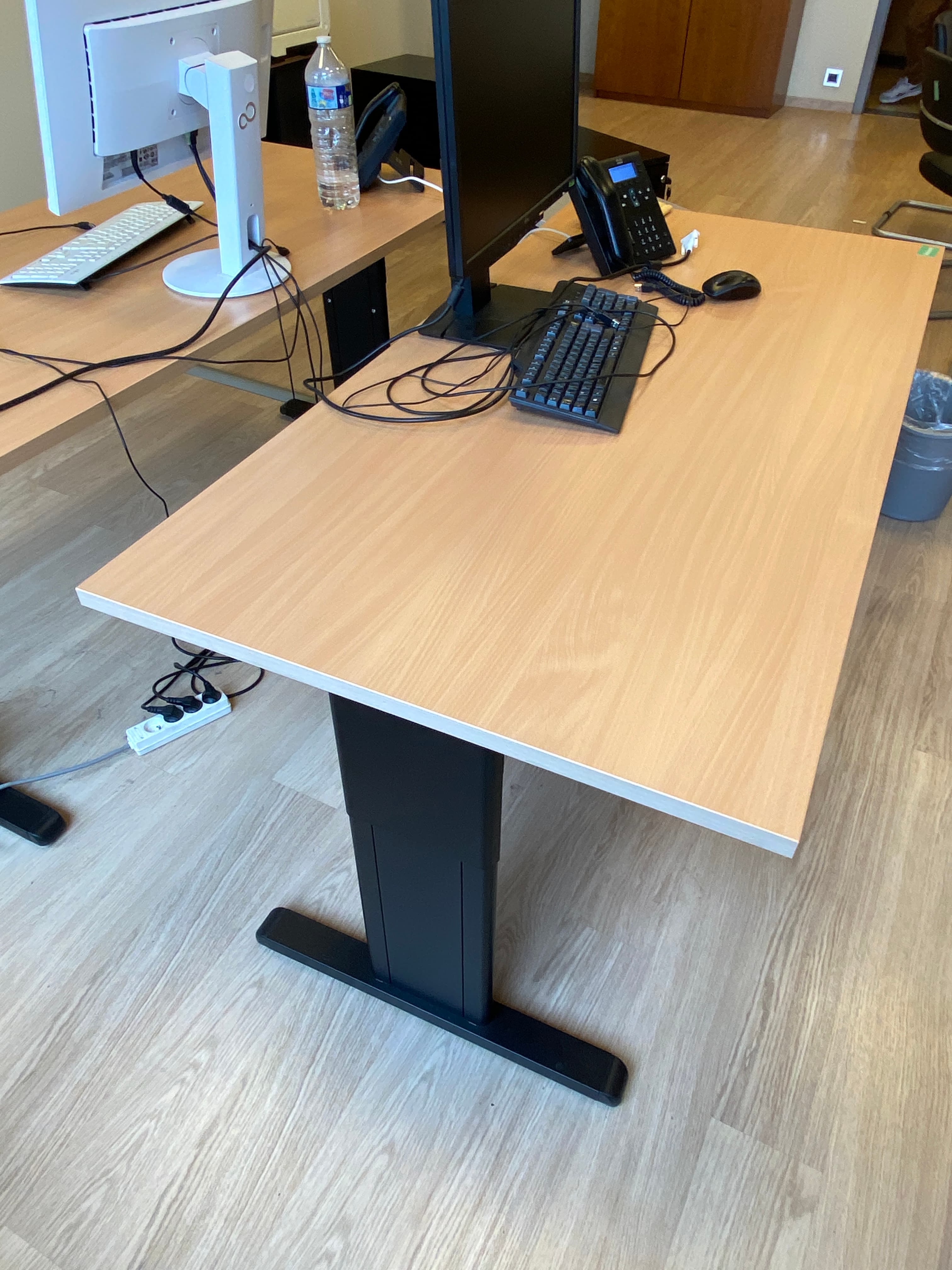 Desk wood top 160cm T adjustable legs-1