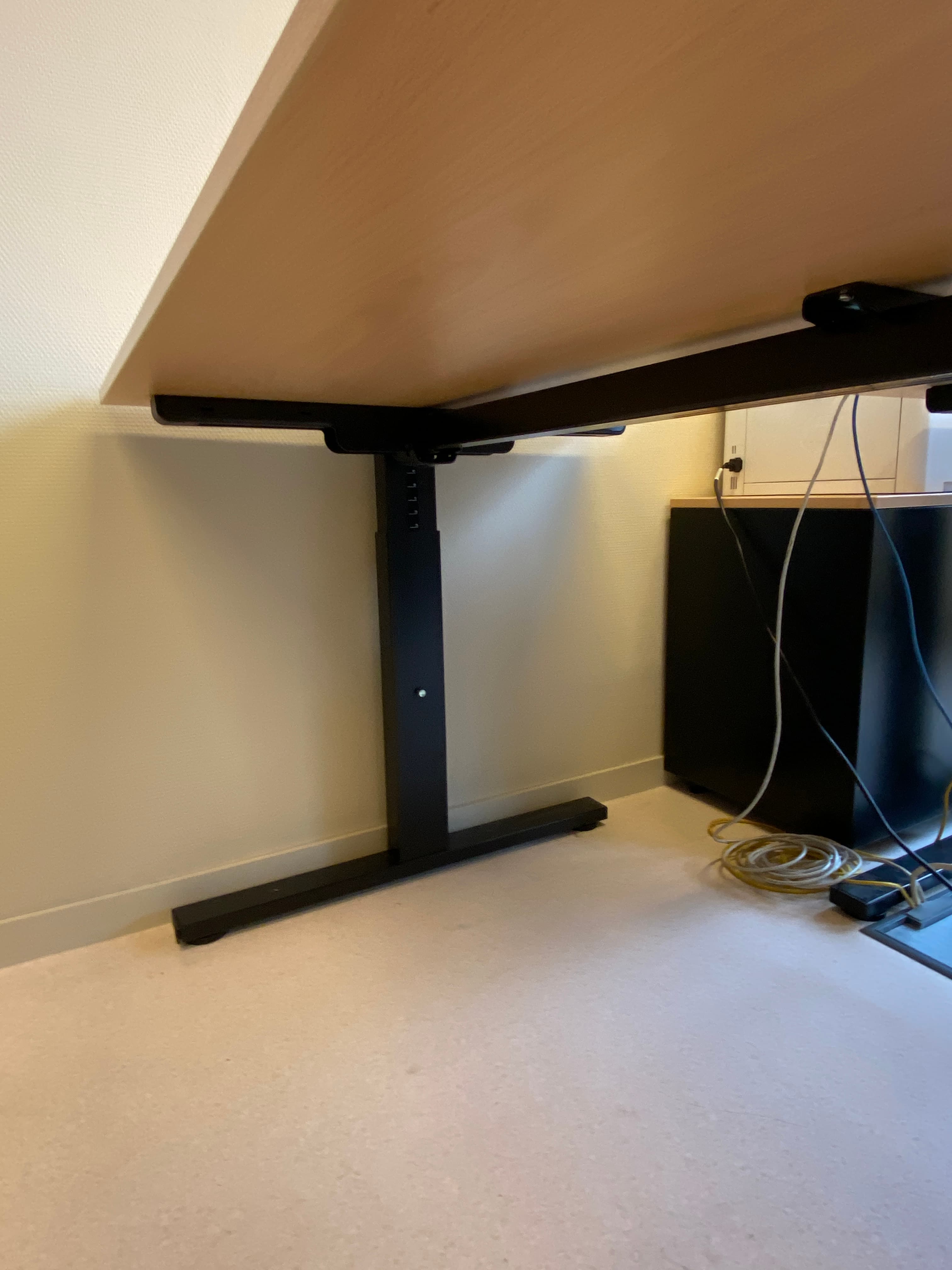 160cm wood top desk with T black adjustable legs-2