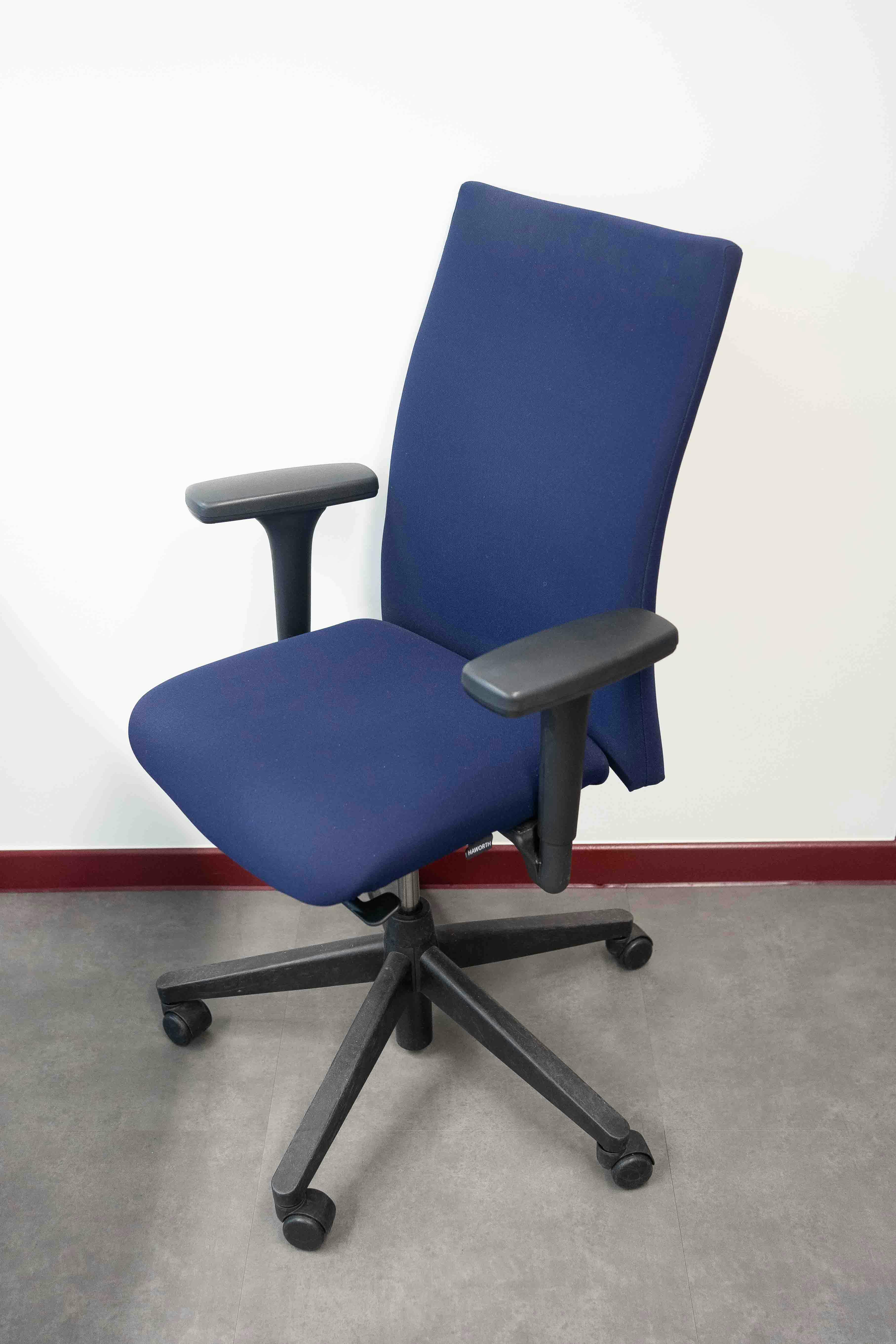 HAWORTH Comforto ergonomic Marine blue office chairs on black wheels - Relieve Furniture