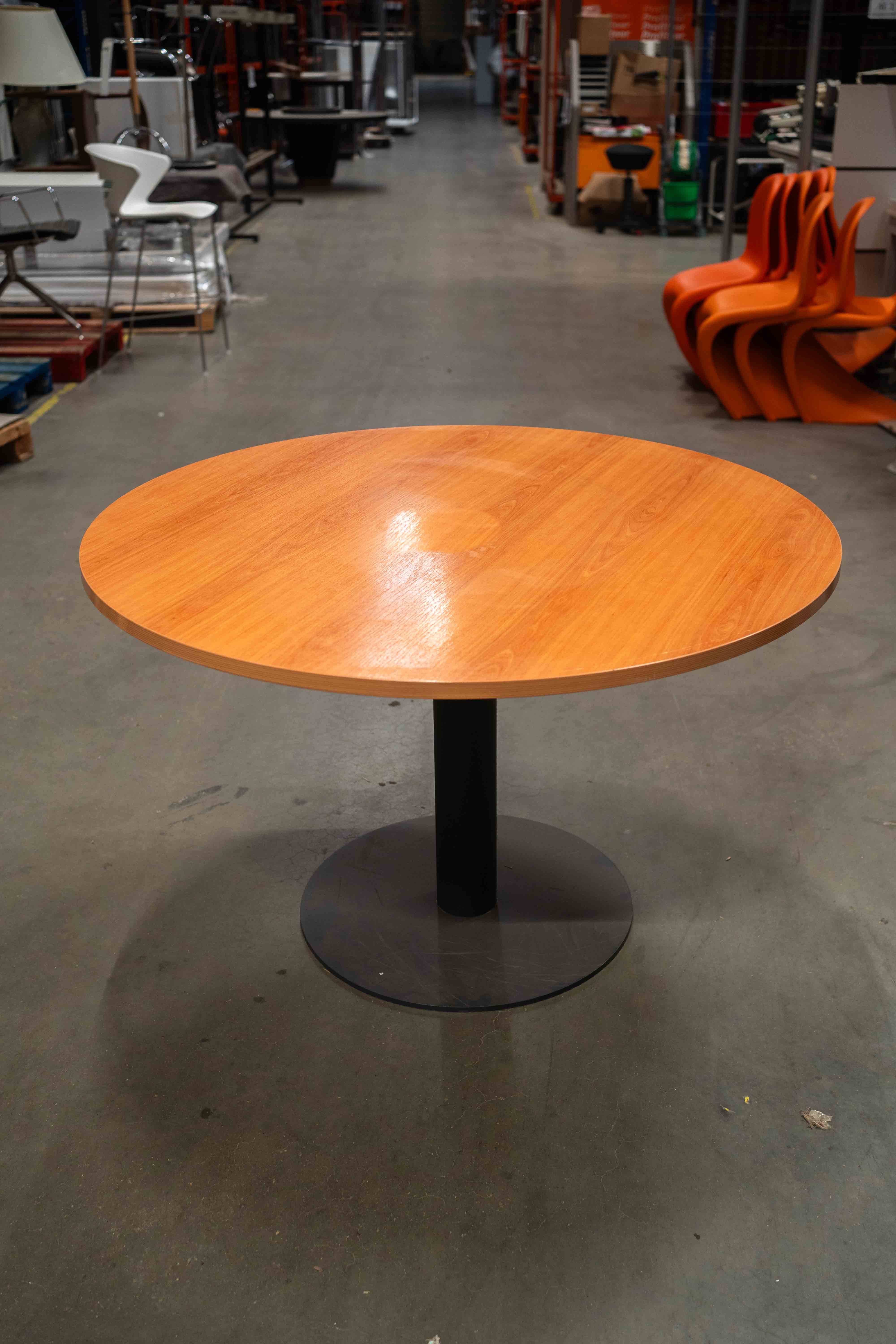 BEFI1303:Round-and-oval-tables-0