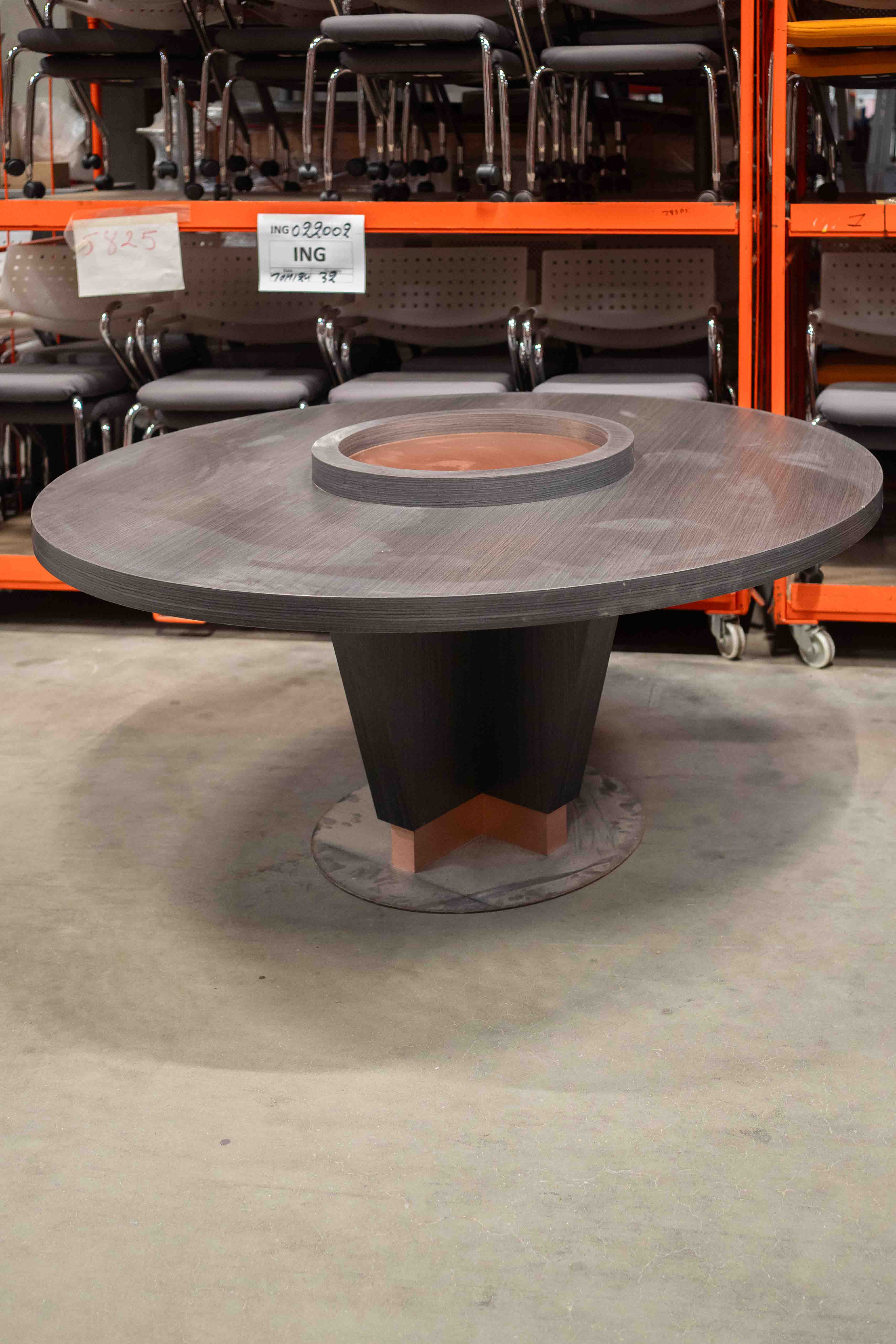 BEFI1407:Round-and-oval-tables-0