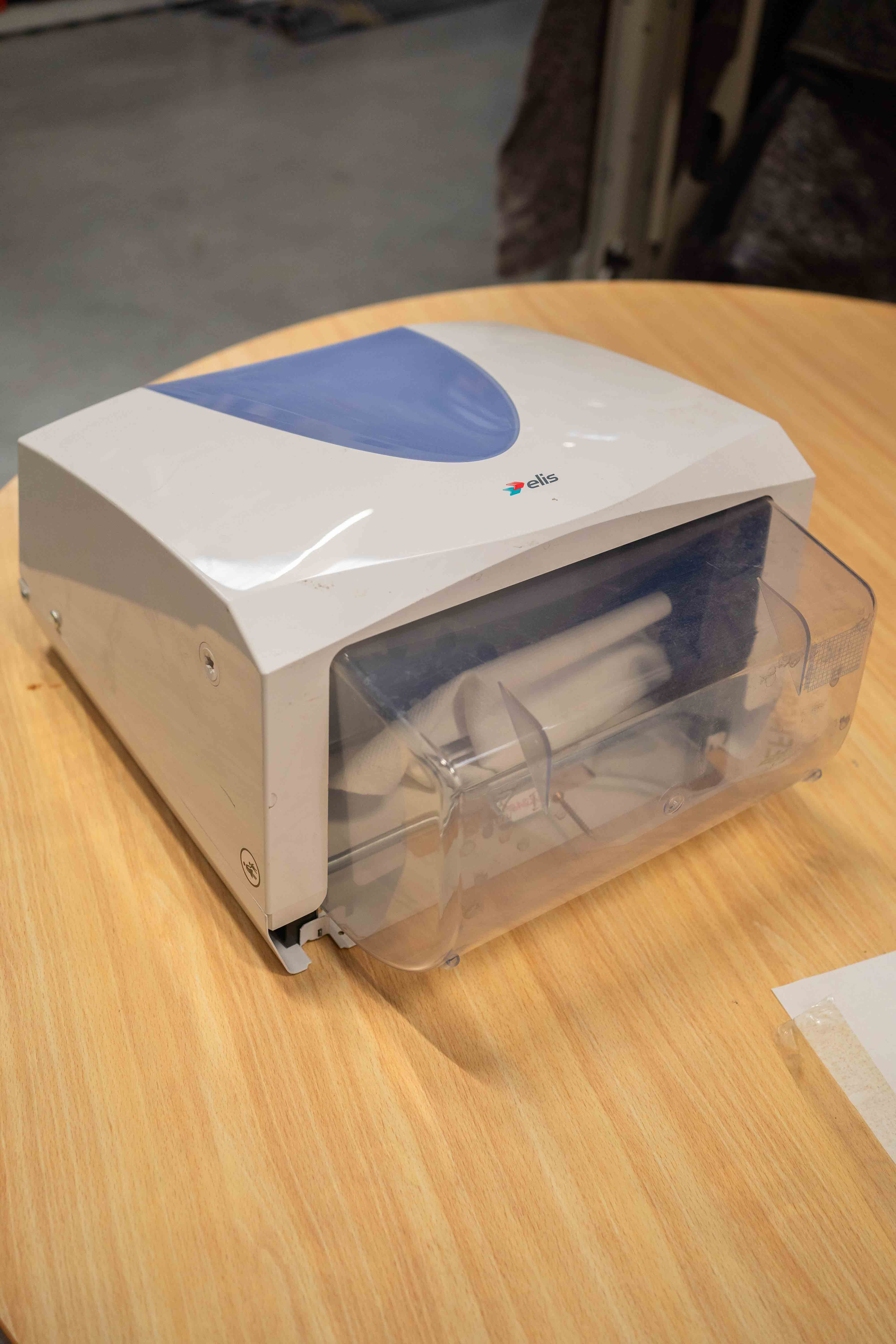 BEFI4698:Paper dispenser-2