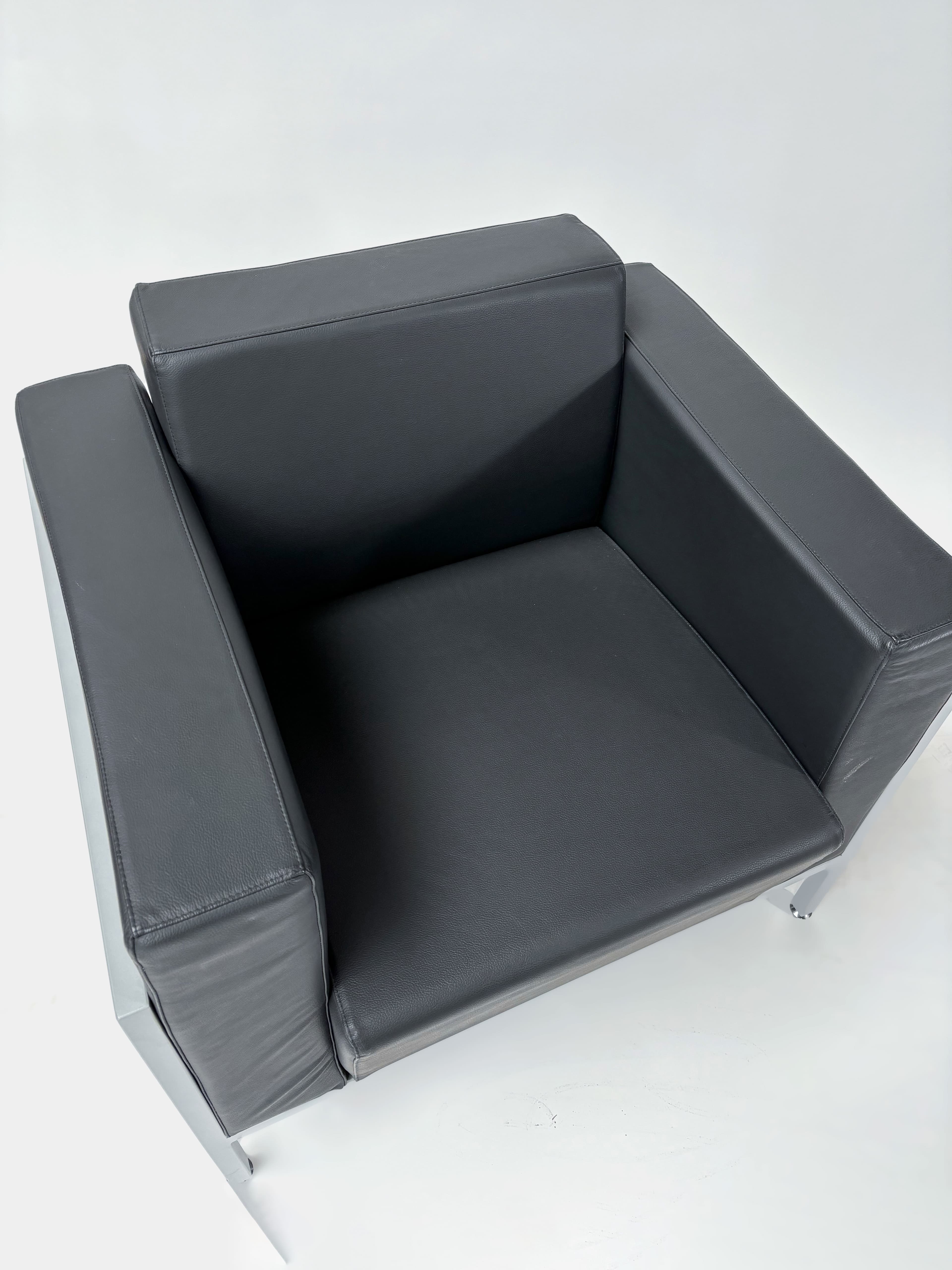 Kastel KURSAL Zwart lederen fauteuil met grijs onderstel-3