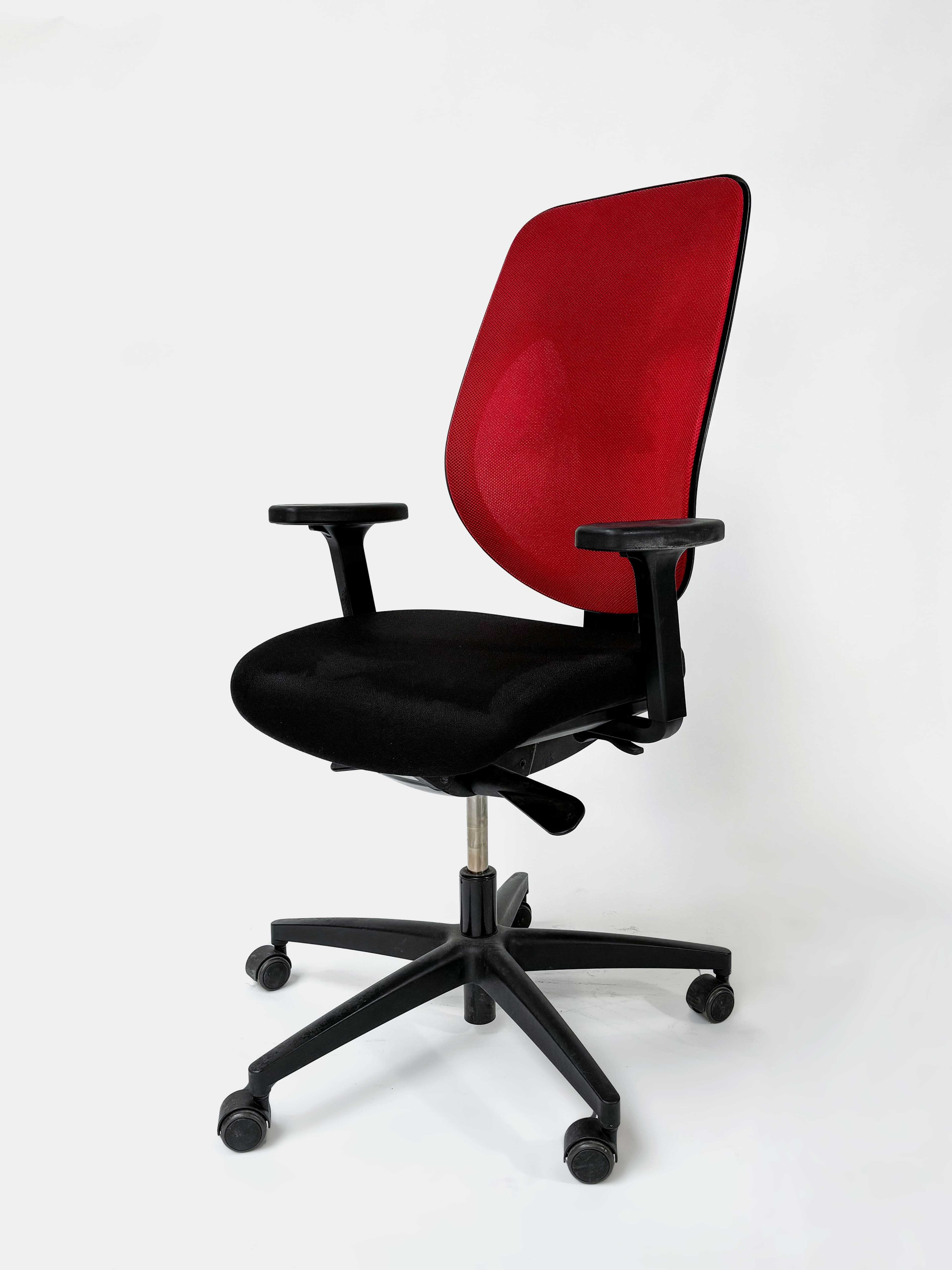 GIROFLEX Chaise de bureau à roulettes ergonomique et réglable rouge et noire-2
