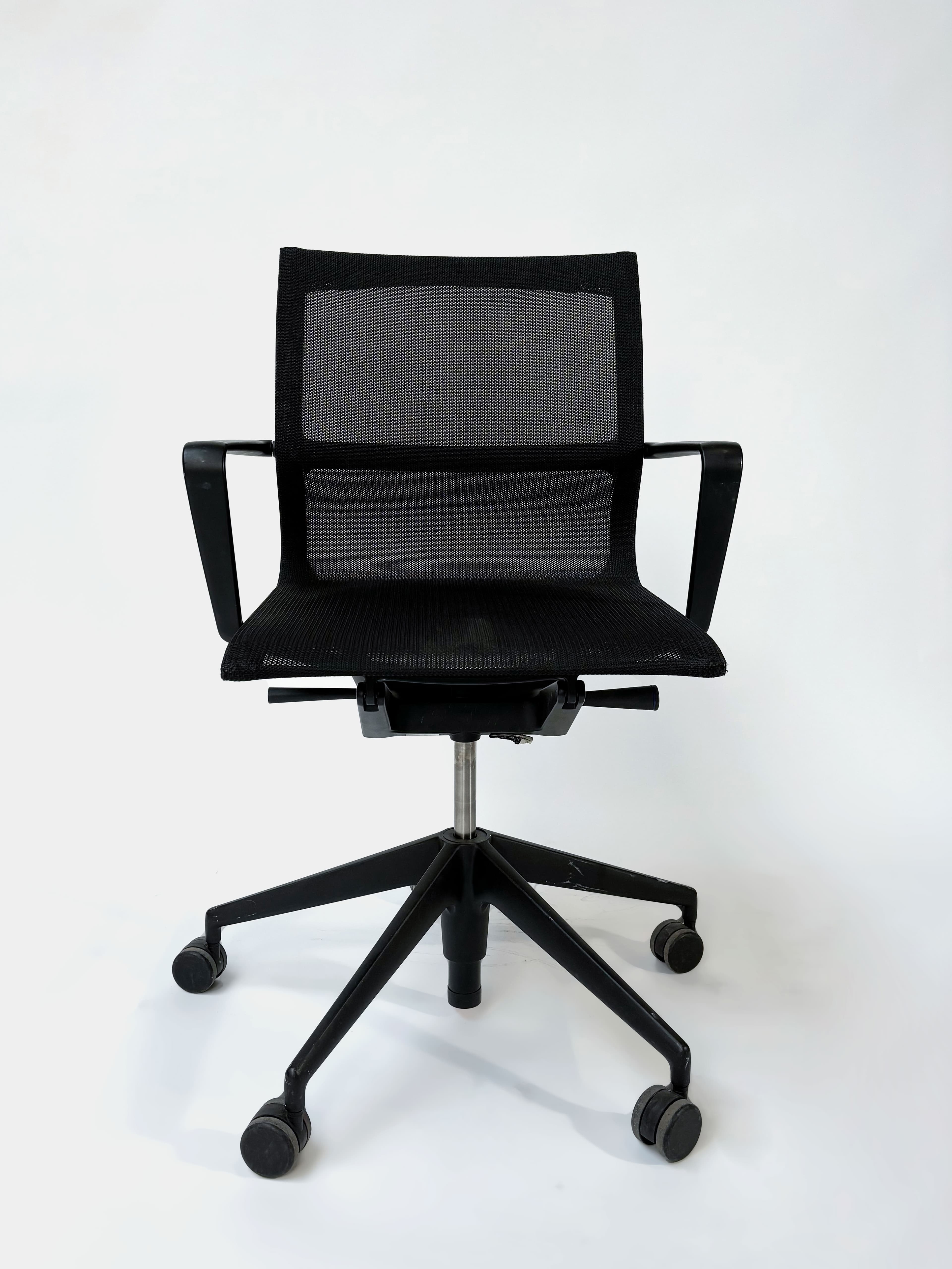 VITRA Physix chaise de bureau sur roulettes en maille noire réglable-1