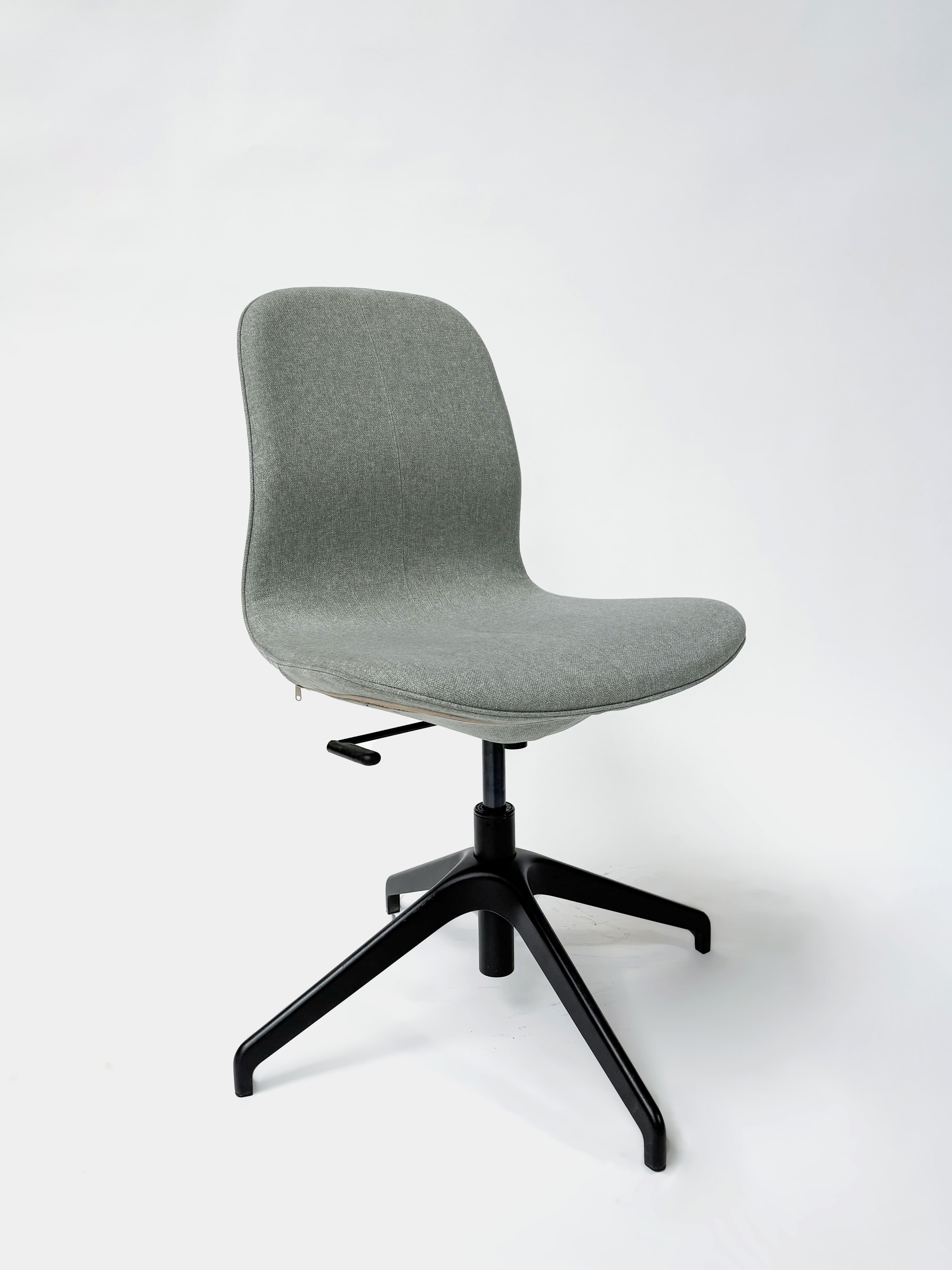 Adjustable Light Grey meeting chair with black legs Medium-0