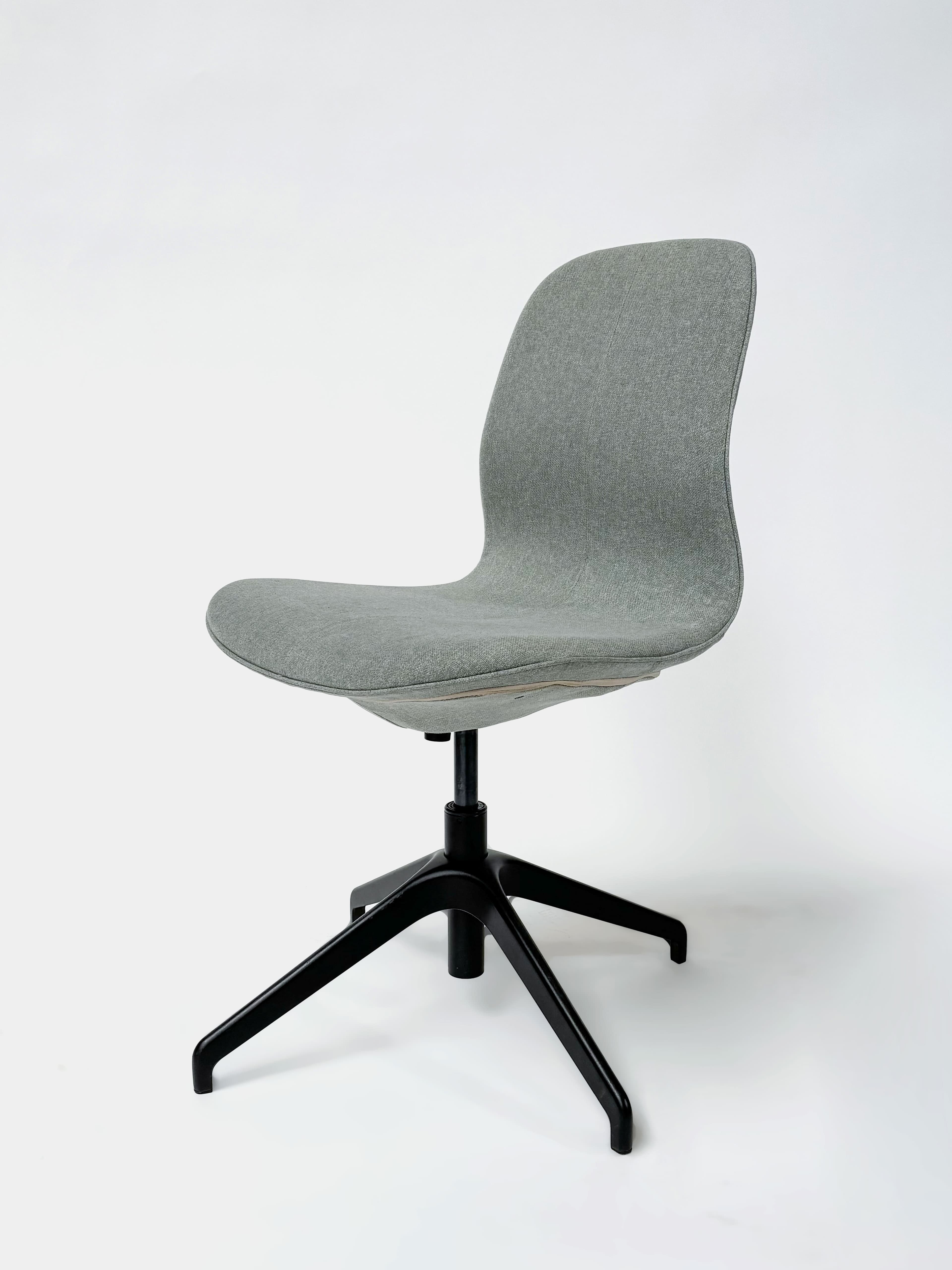 Adjustable Light Grey meeting chair with black legs Medium-2