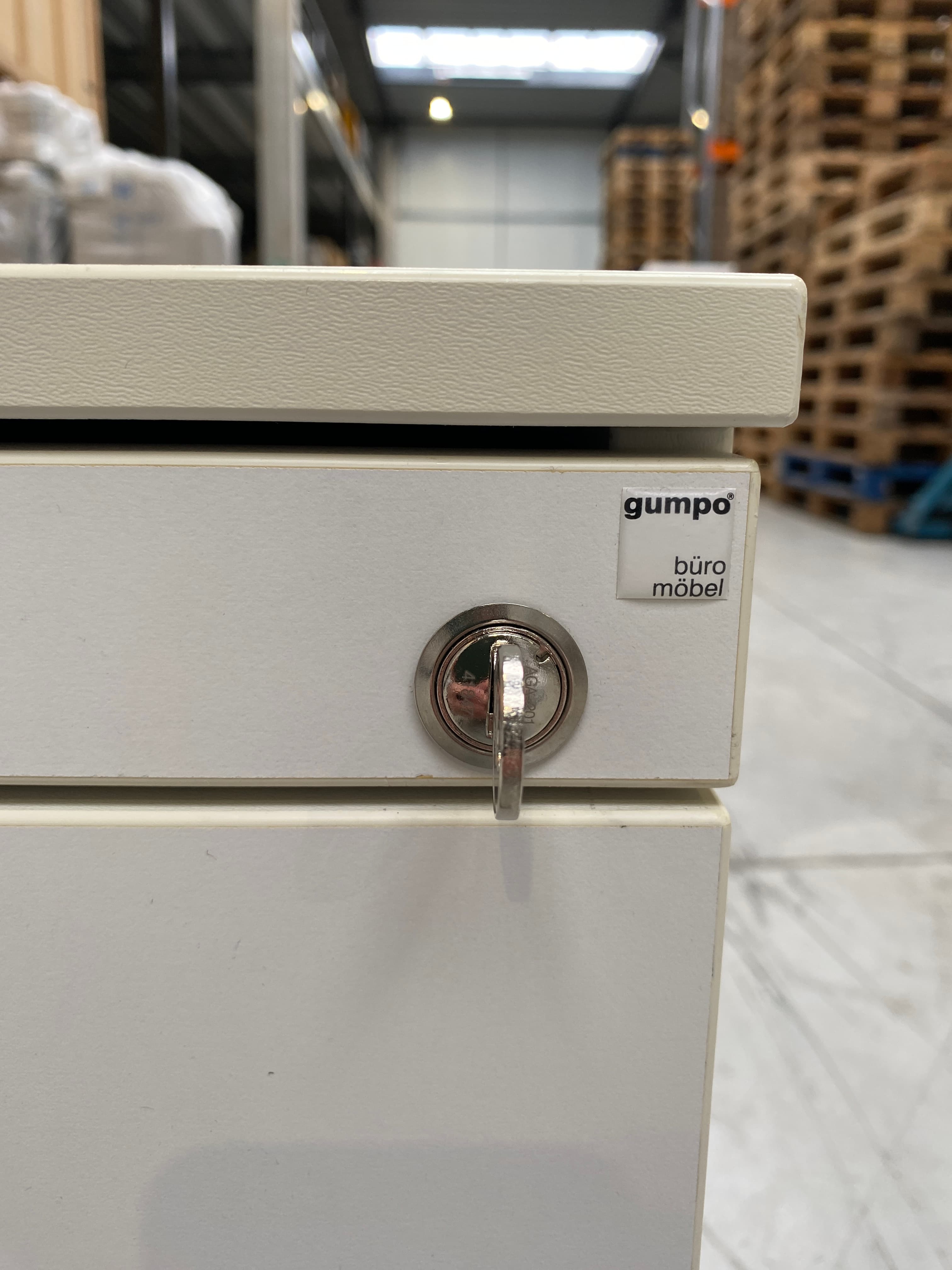 Gumpo white storage with drawers-1