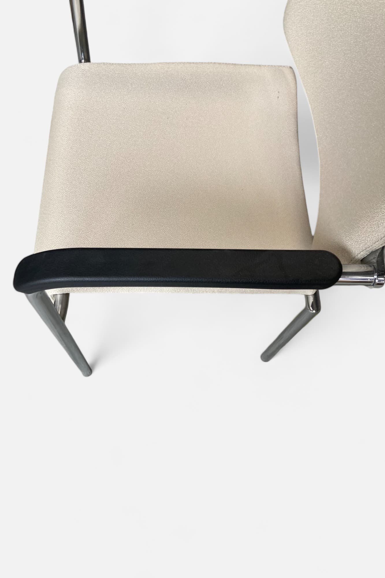 DROMEAS Modèle Porto Chaise visiteur beige avec accoudoirs noirs-3
