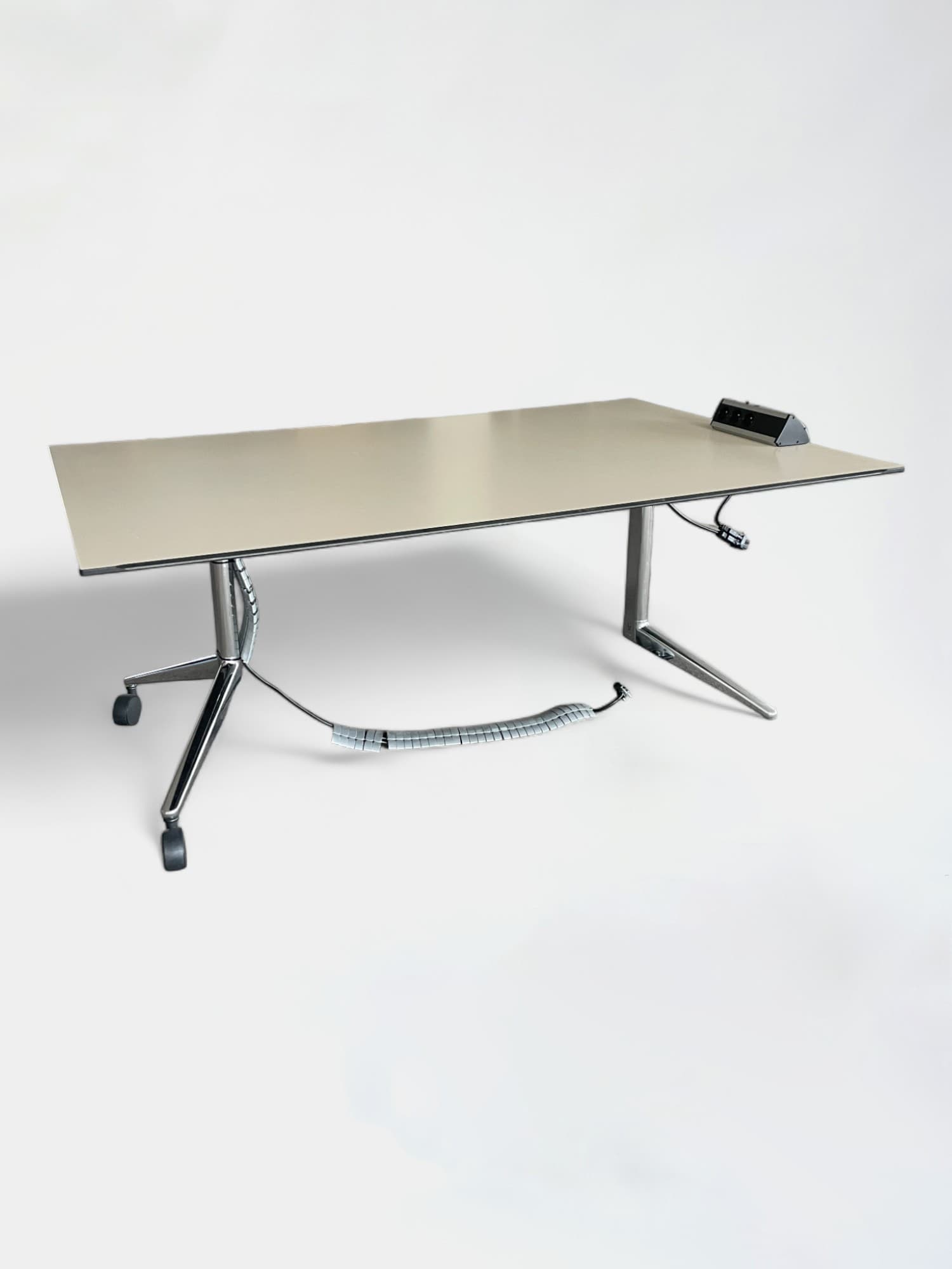 Ahrend 180cm beige vergadertafel op 2 wielen-1