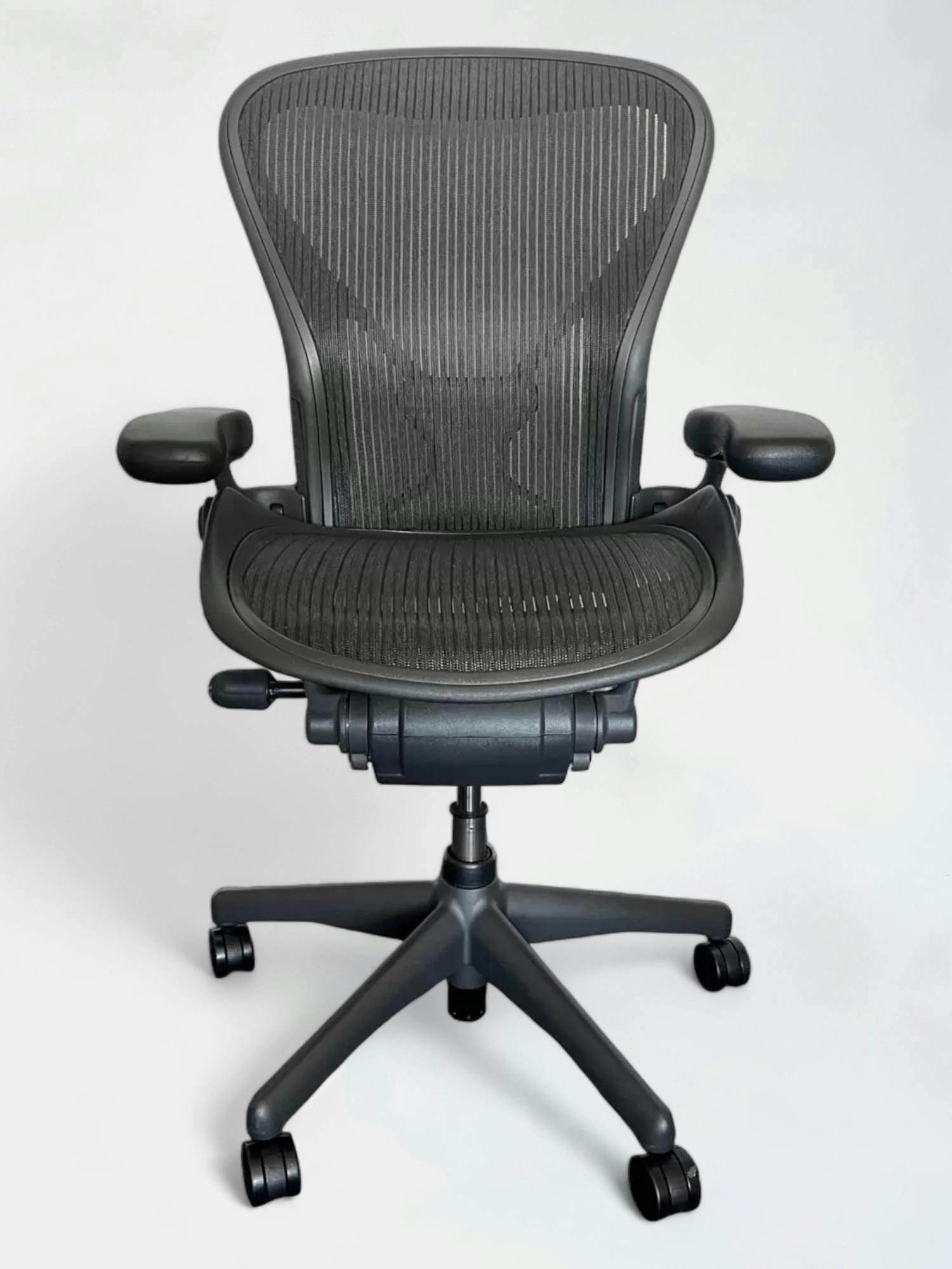 Herman Miller Aeron Graphite Posture Fit Full Option - Relieve Furniture