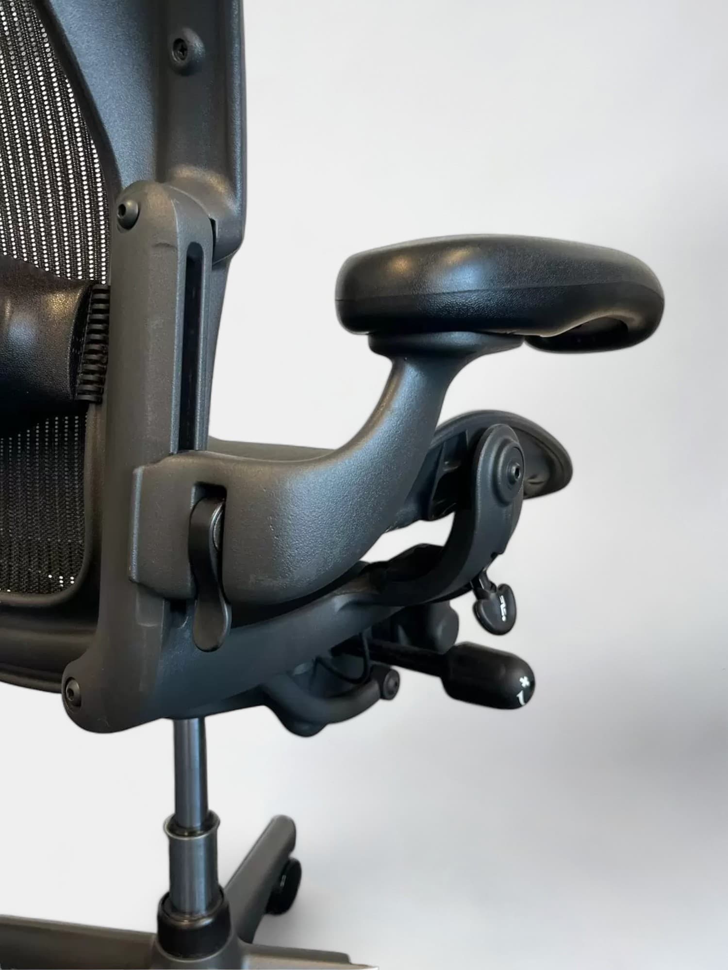Herman Miller Aeron Graphite Posture Fit Full Option office chair-4