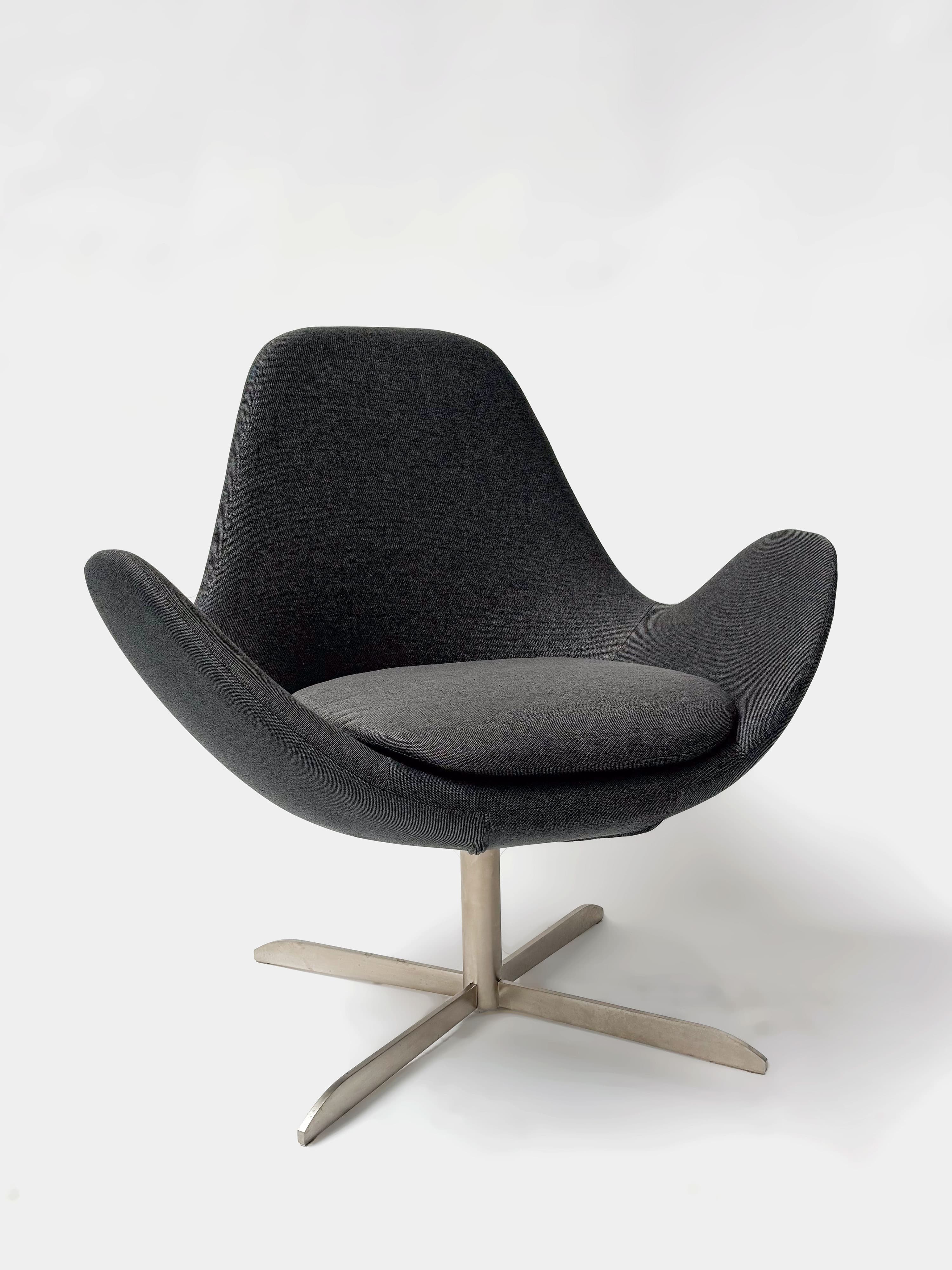Fauteuil bas gris GHOST sur pieds pivotants en métal-0