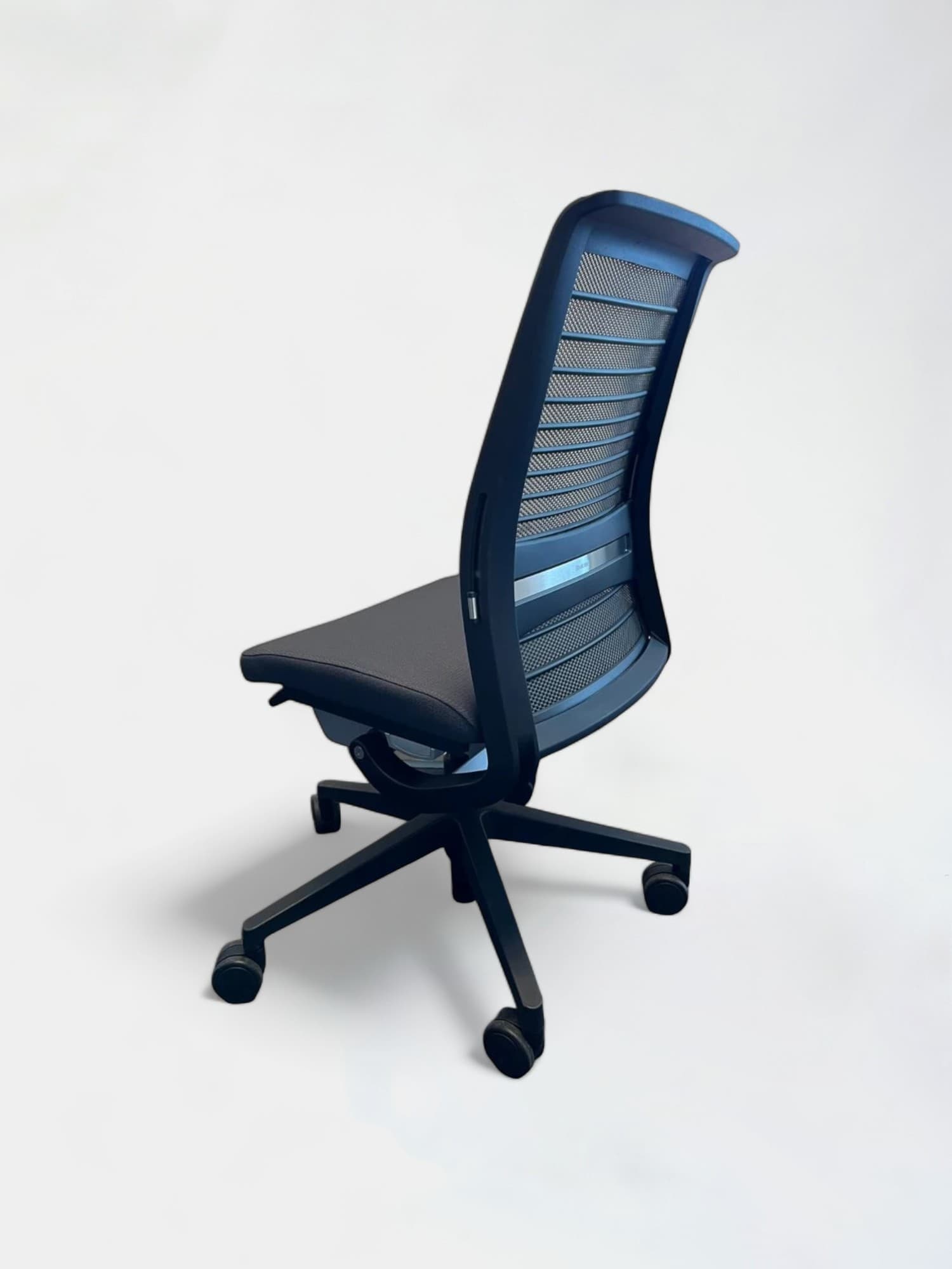 Steelcase Think V2 Black office chair with mesh back without armrests on wheels-2