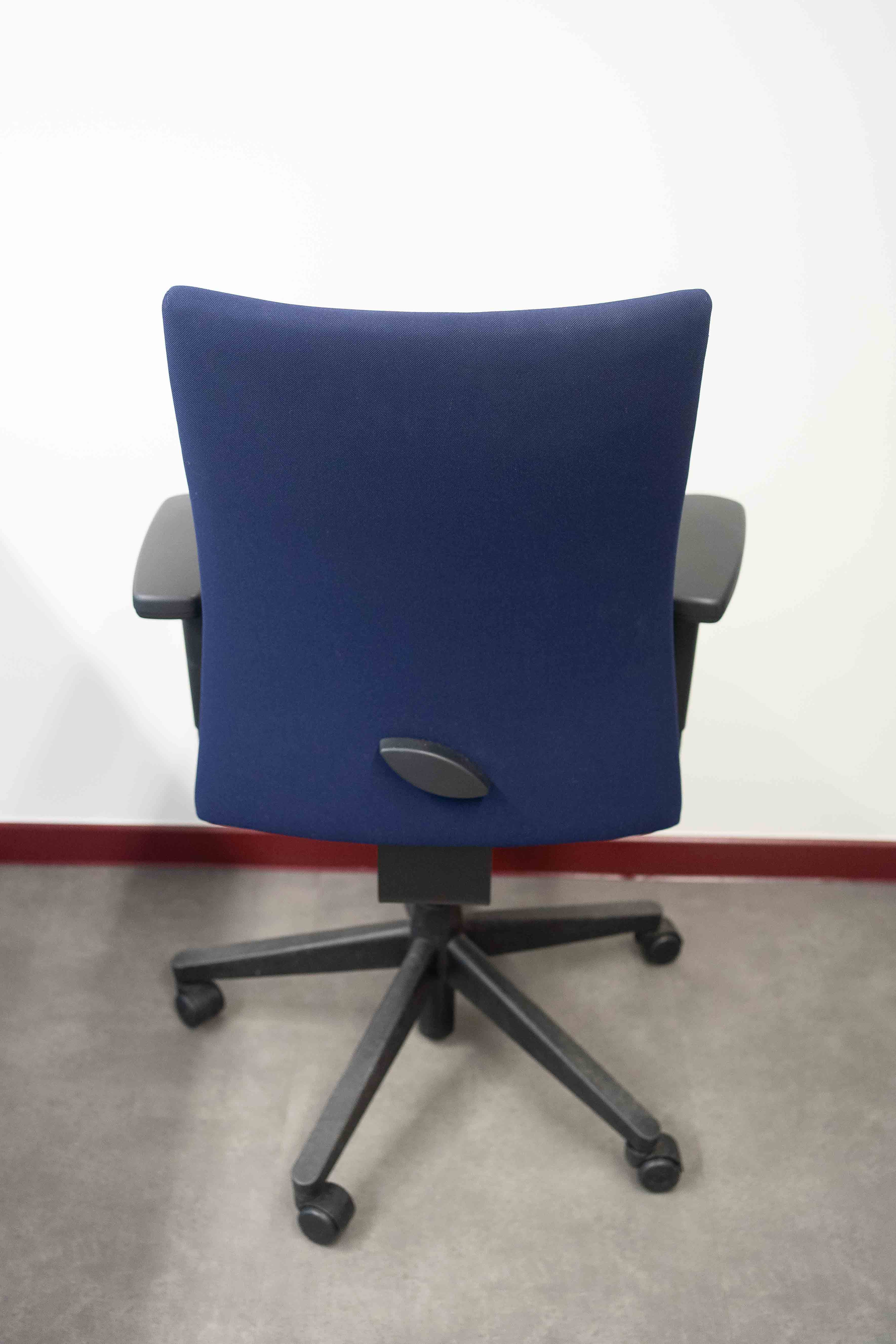 HAWORTH Comforto ergonomic Marine blue office chairs on black wheels-2