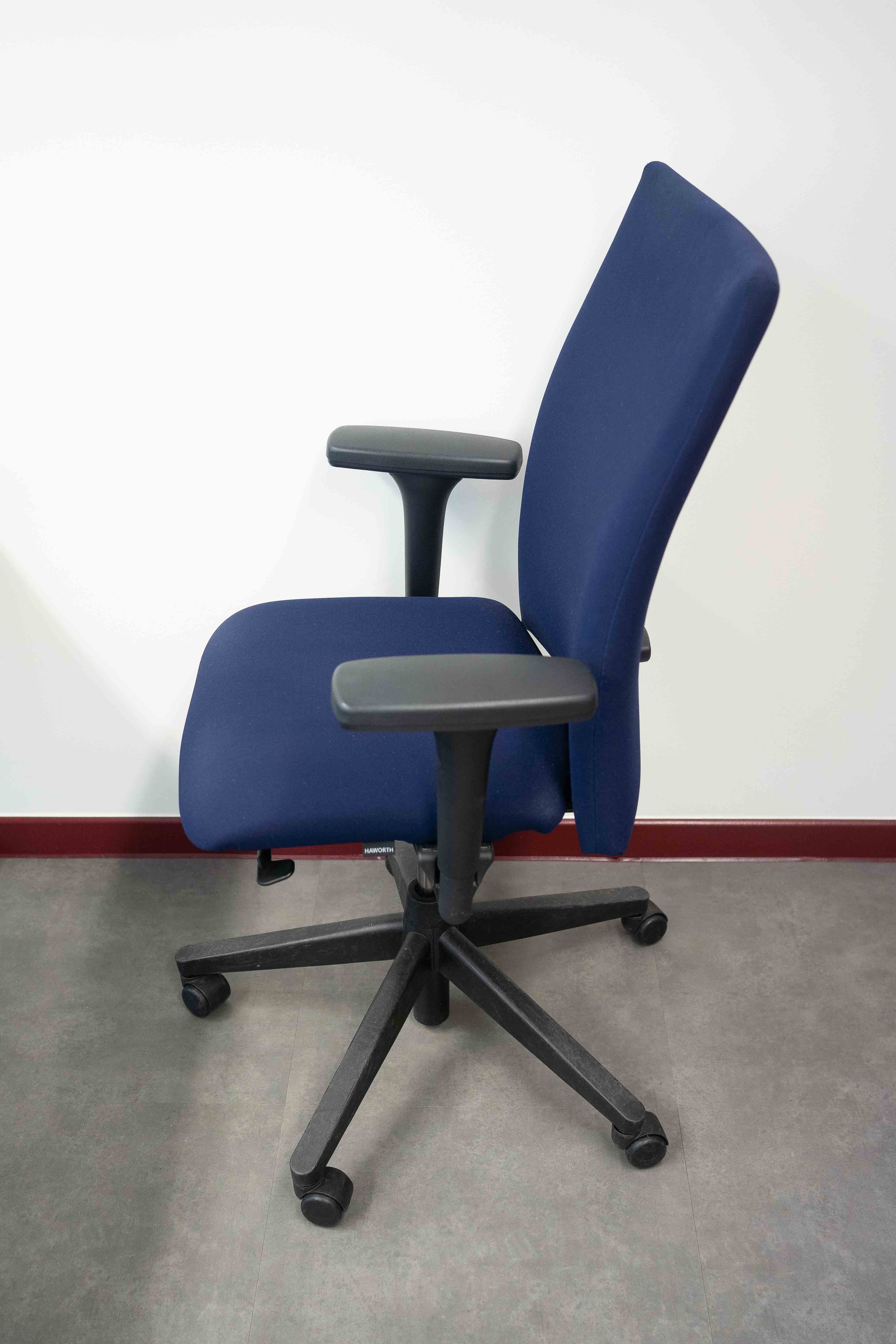 HAWORTH Comforto ergonomic Marine blue office chairs on black wheels-5