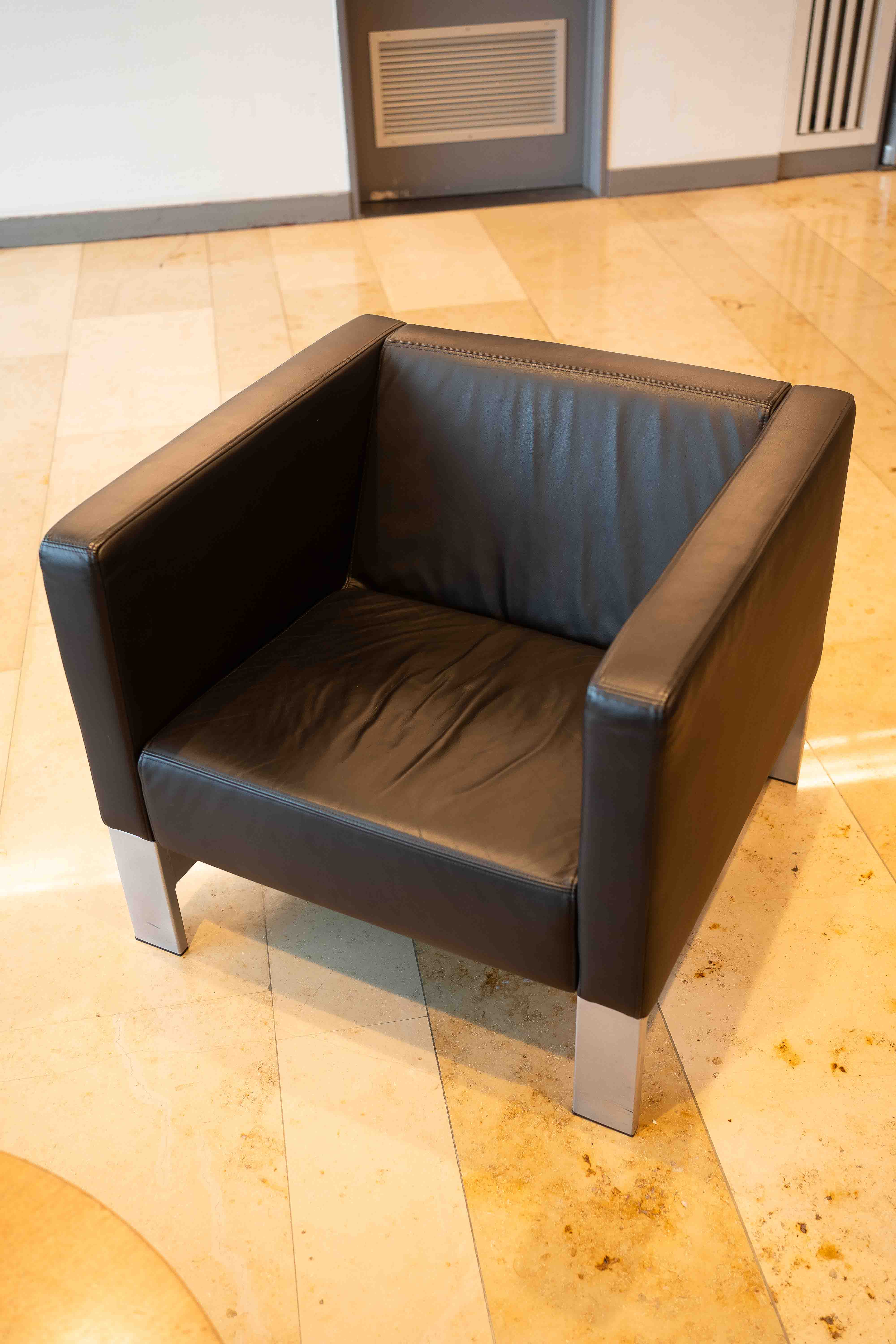 Fauteuil de salon en cuir noir Drisag-2