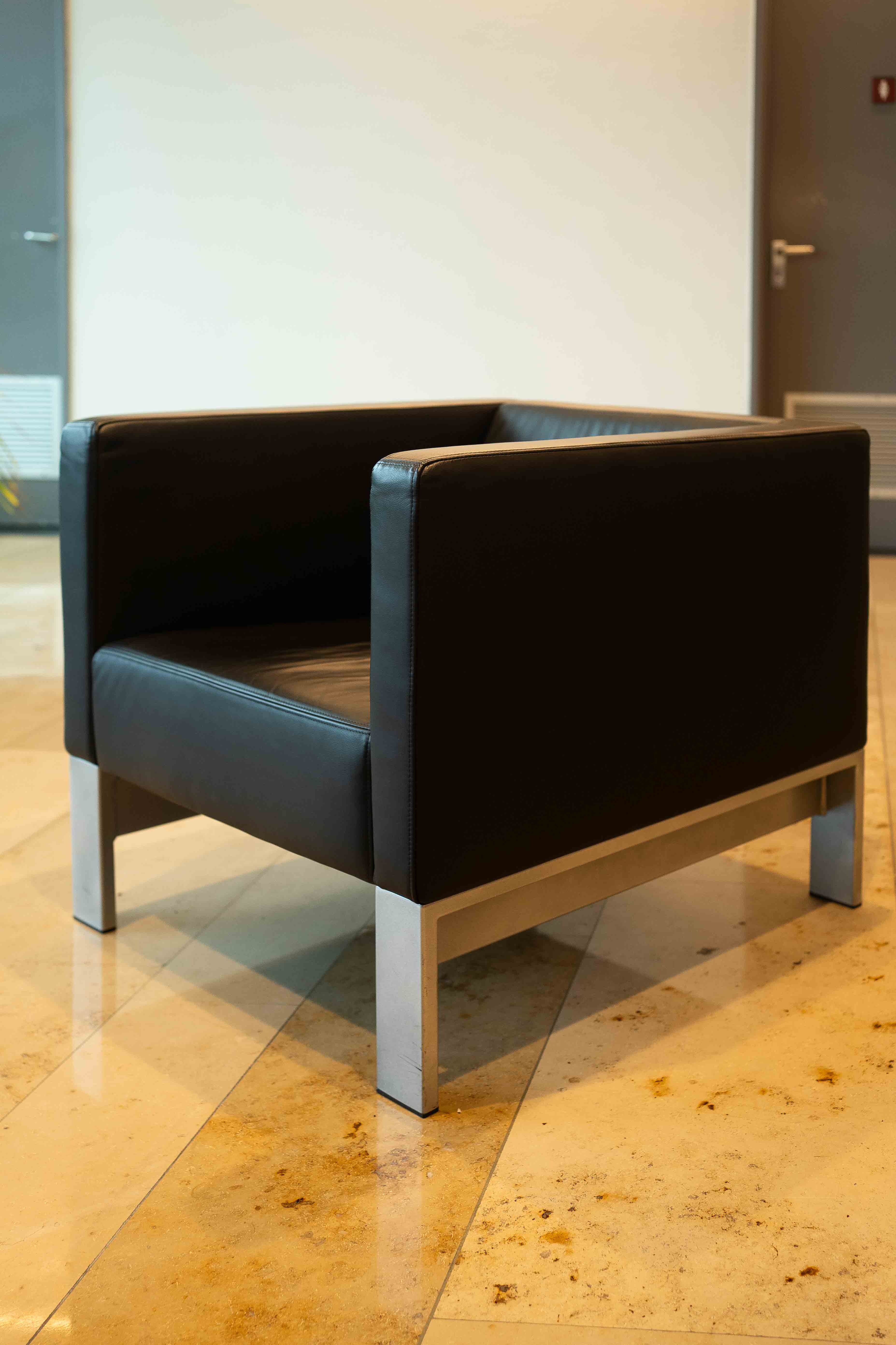 Fauteuil de salon en cuir noir Drisag-0