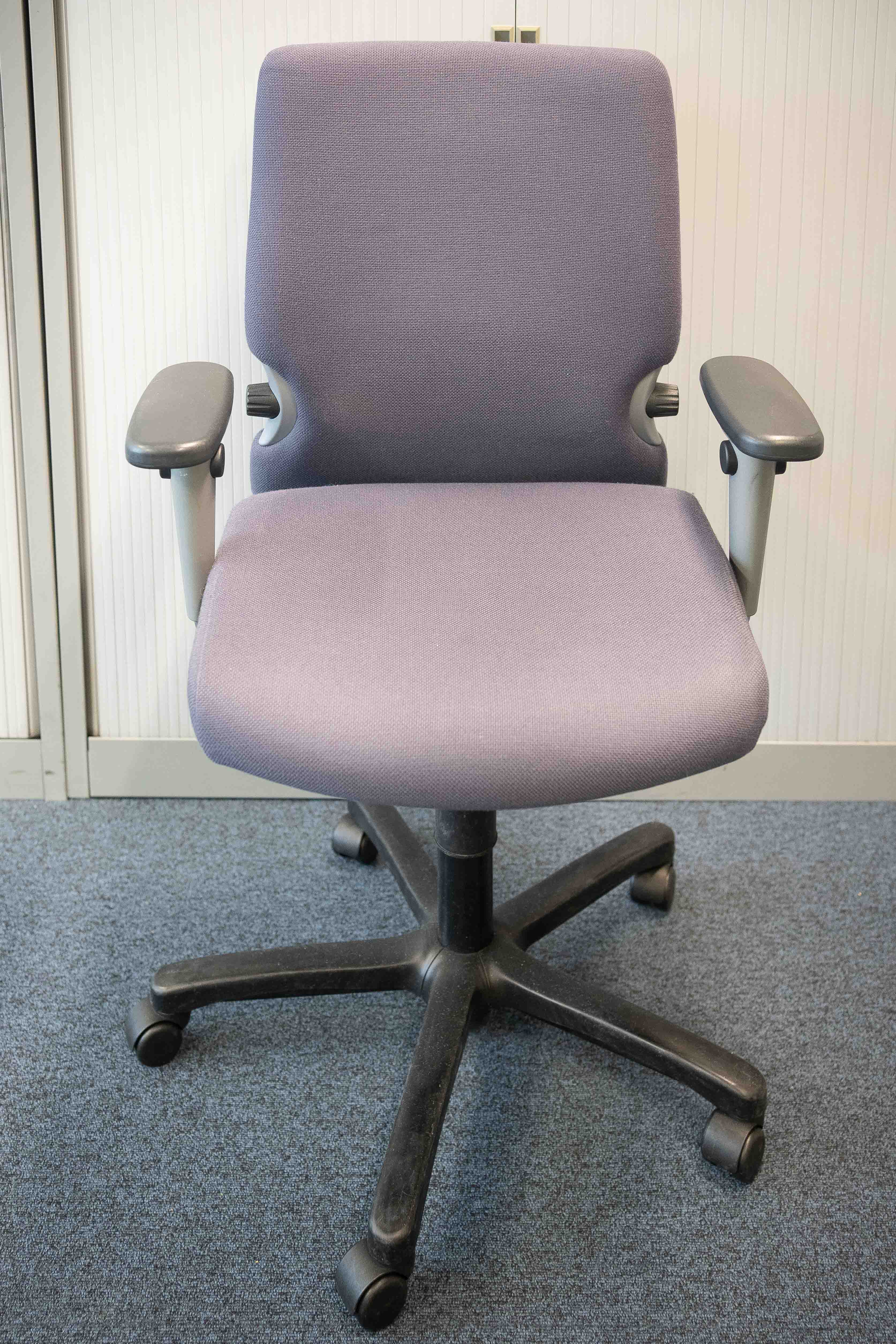 Comforto DonkerblauwGrijze bureaustoel op zwarte poten-4