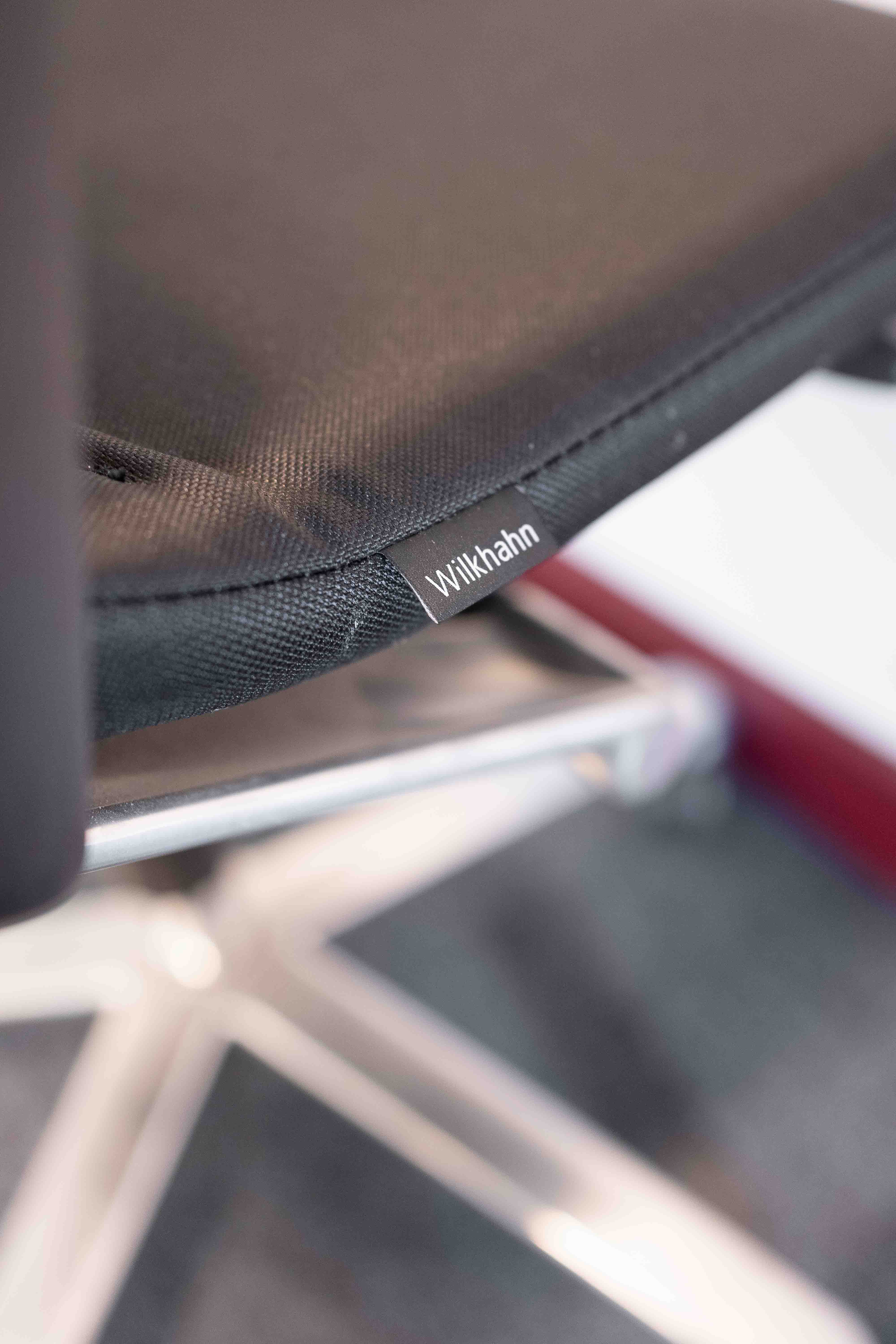 Chaise de bureau Wilkhahn marron foncé sur pieds à roulettes en acier-3