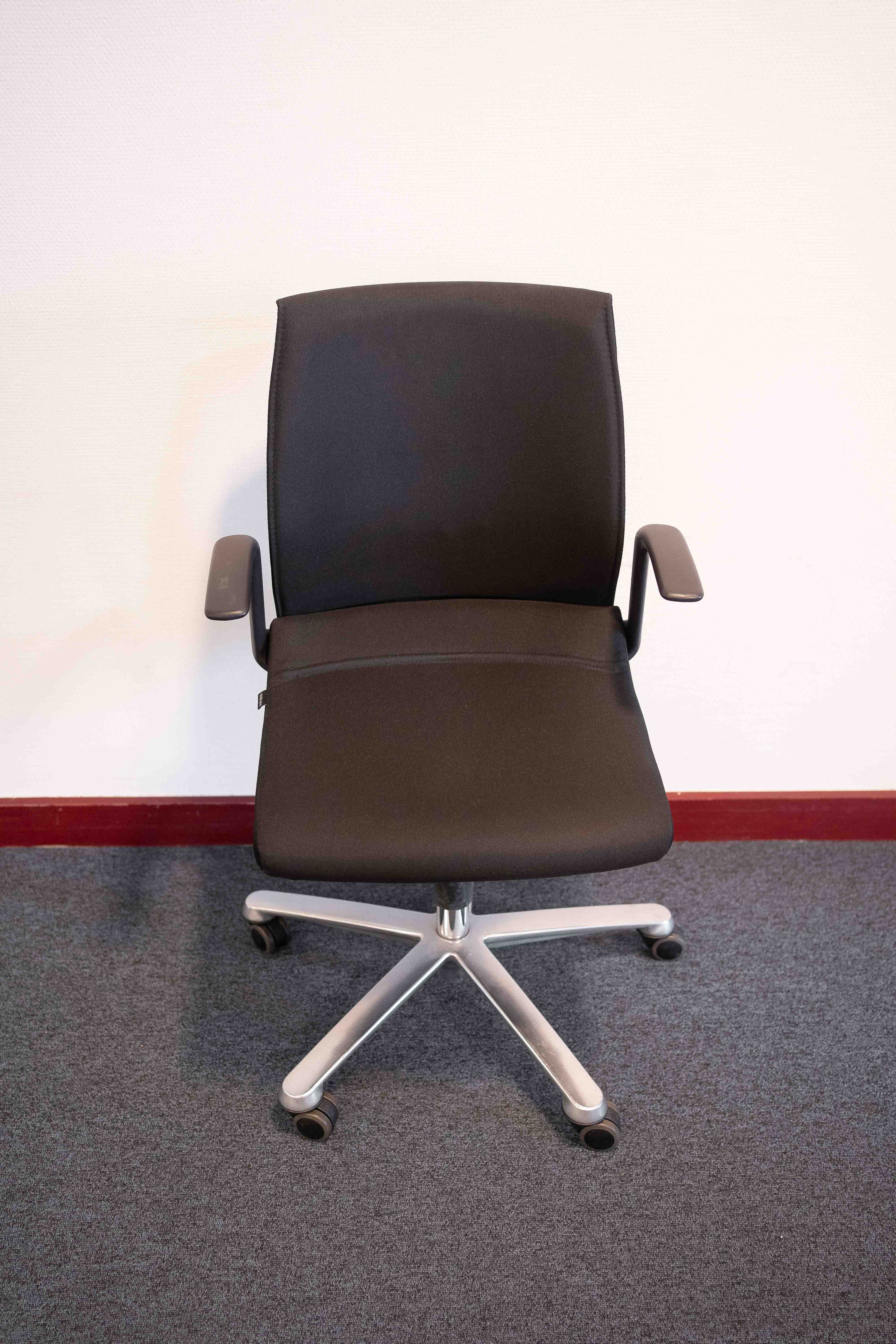 Chaise de bureau Wilkhahn marron foncé sur pieds à roulettes en acier-2