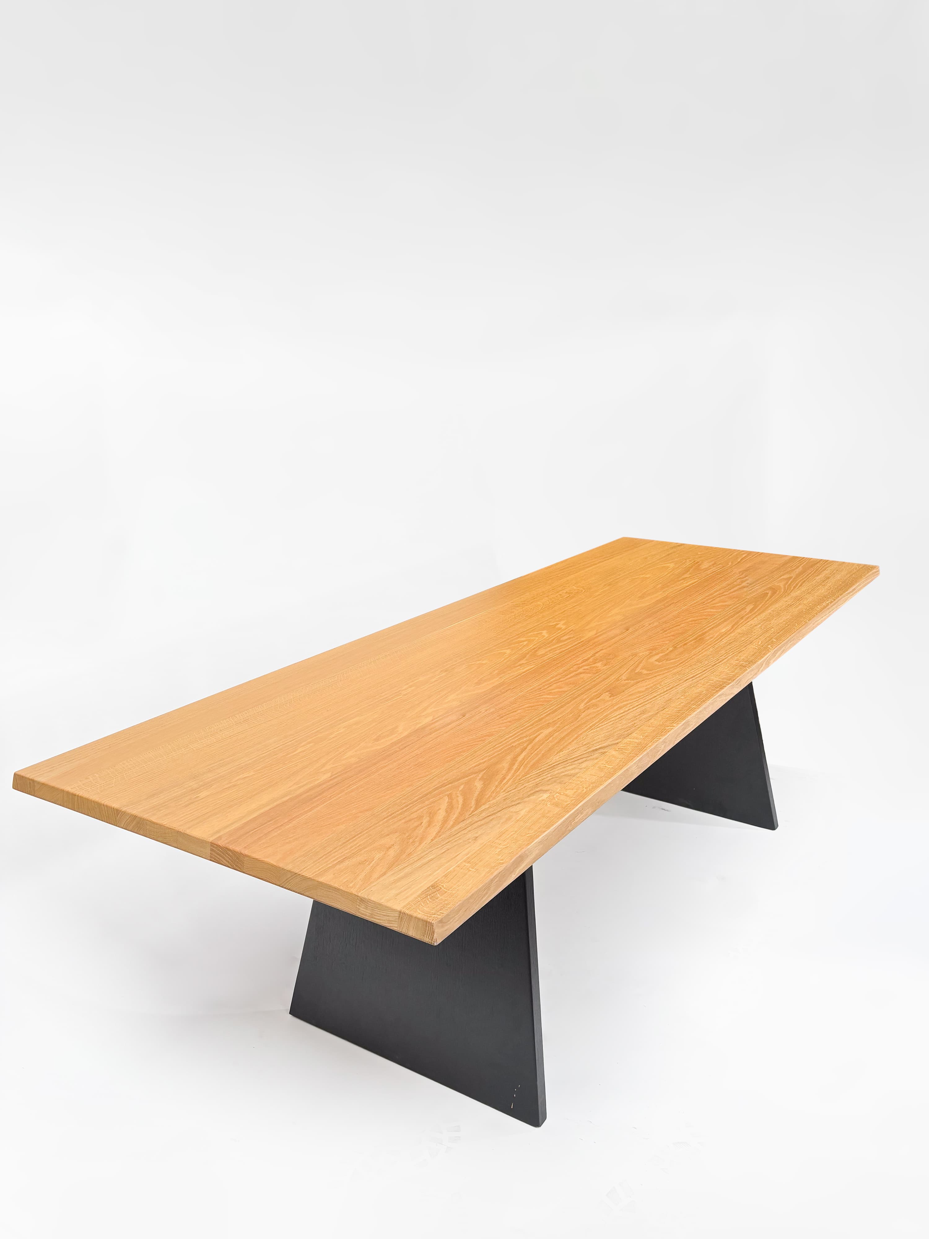 CRUSO Table de salle à manger en chêne naturel avec base noire - 240cm x 90cm-2