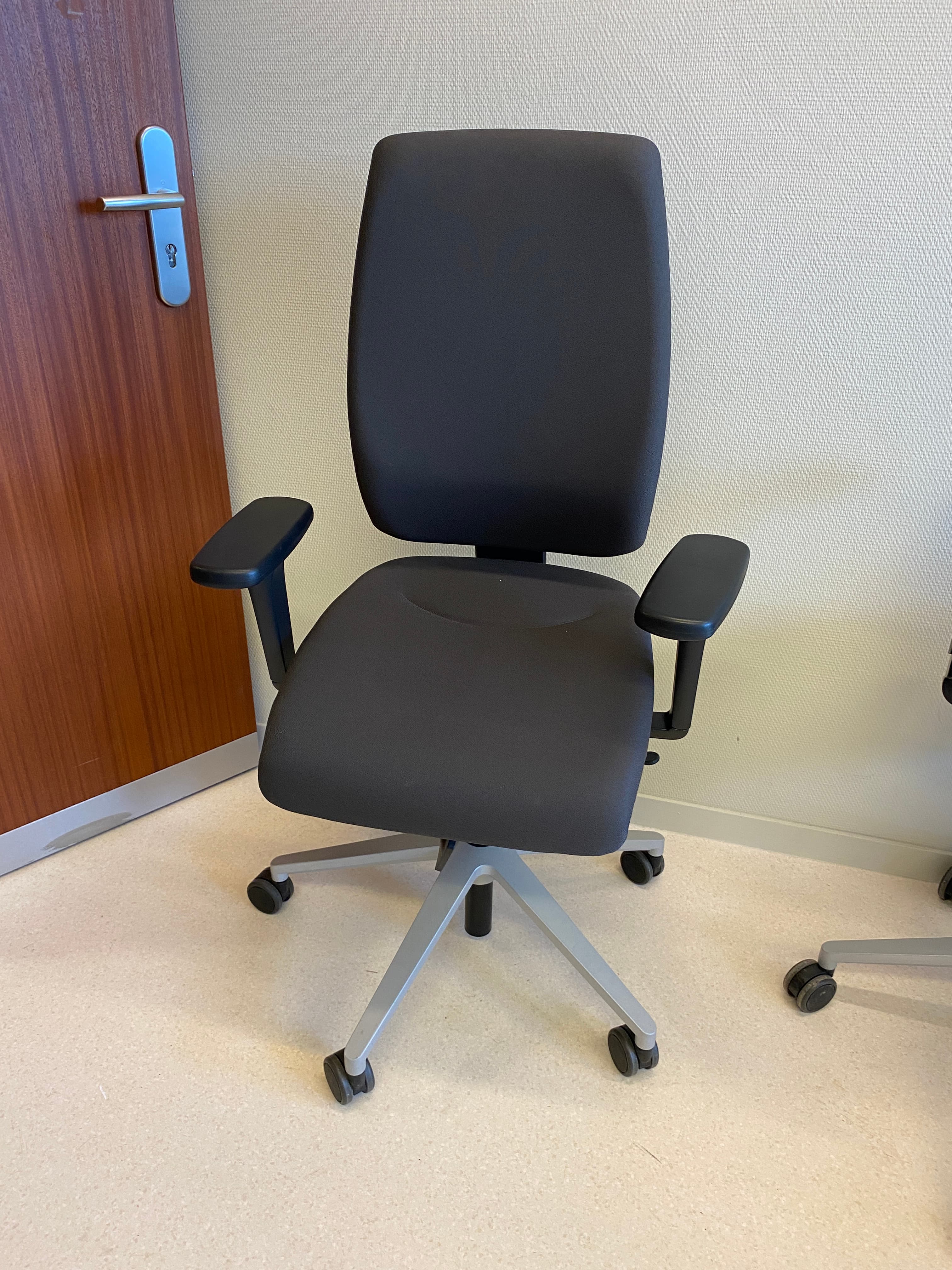 Giroflex nuanced Brown/taupe office chair on wheels-3