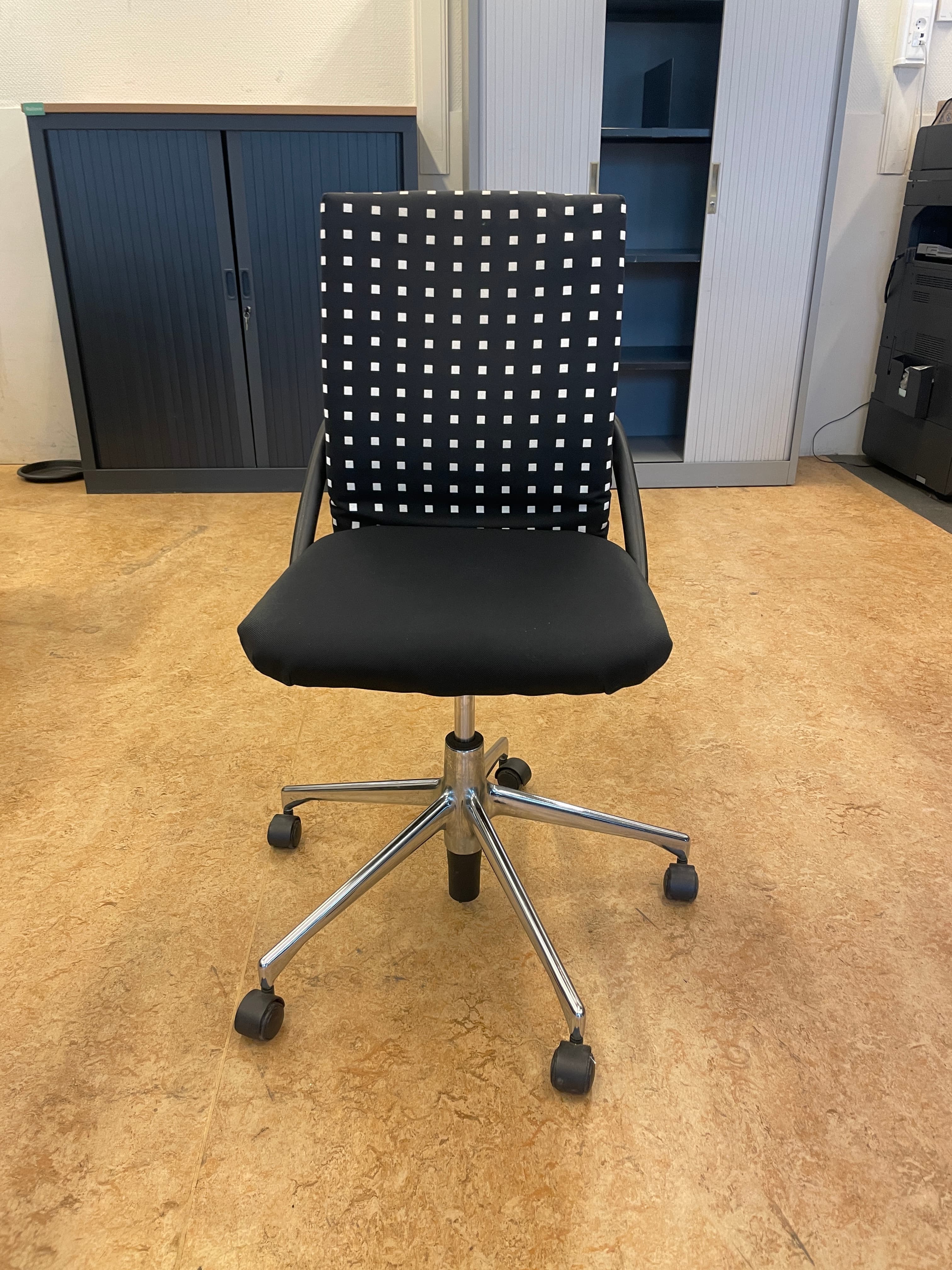 Vitra Vintage Black cushion office chair-2