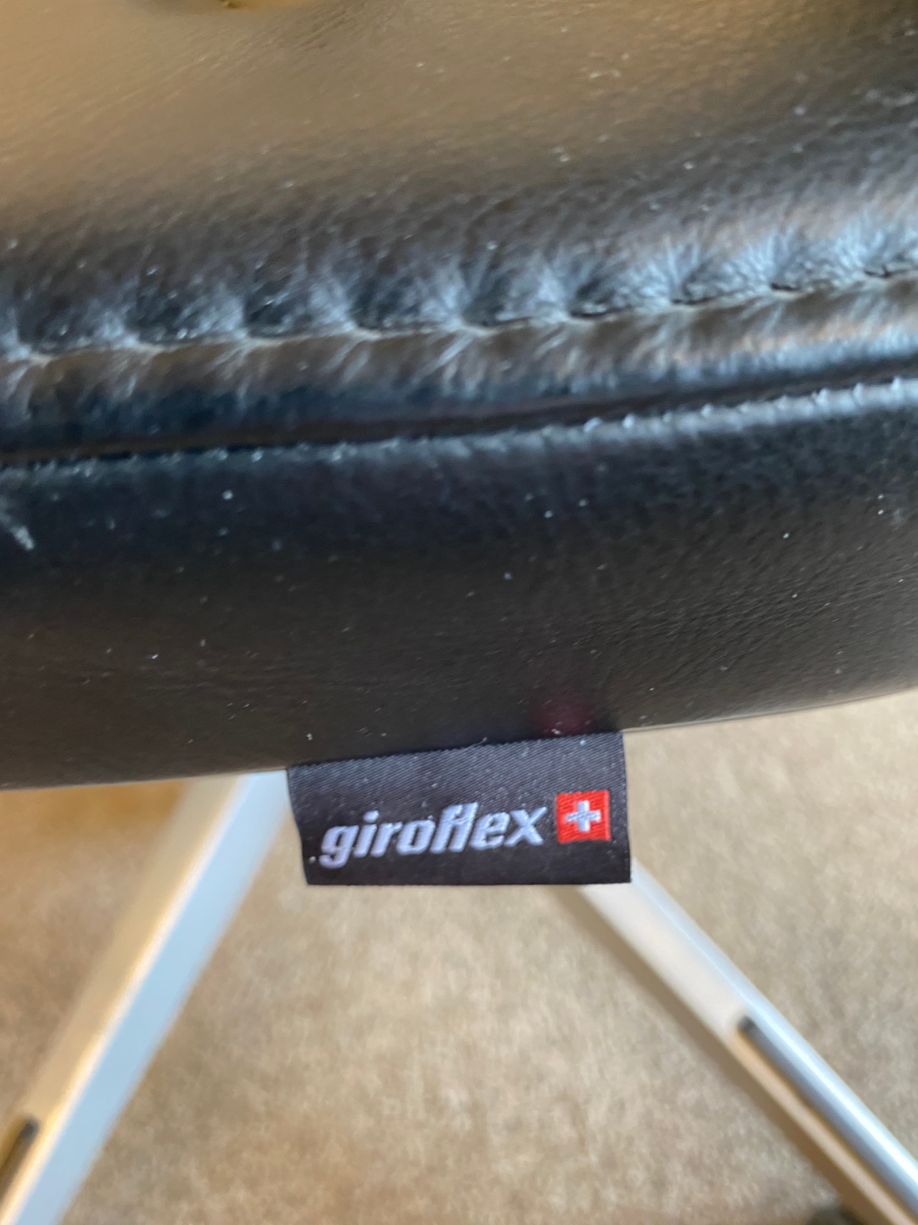 Giroflex grey mesh back with black leather seating office chair with grey plastic structure-5