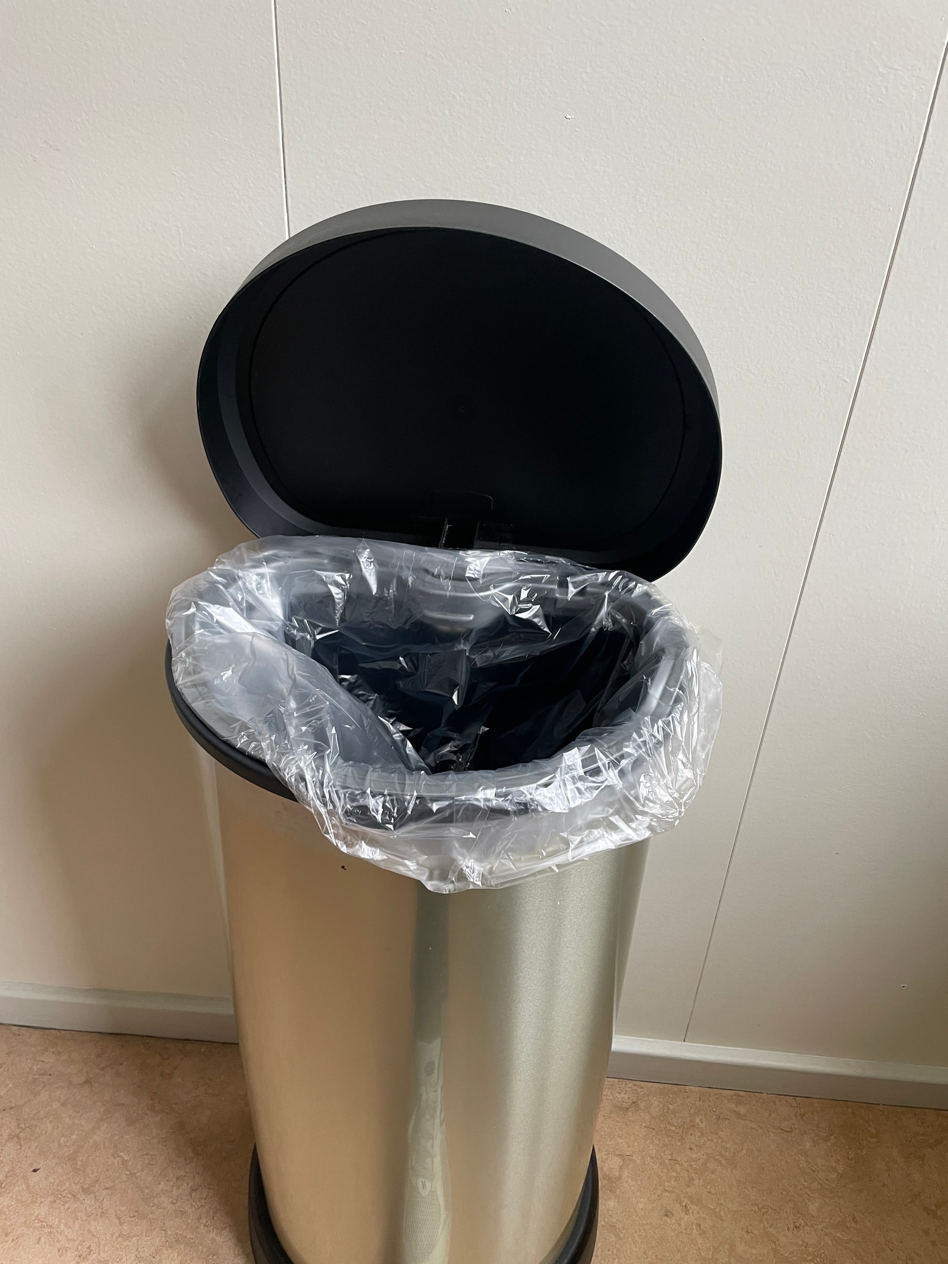 Trash bin-0