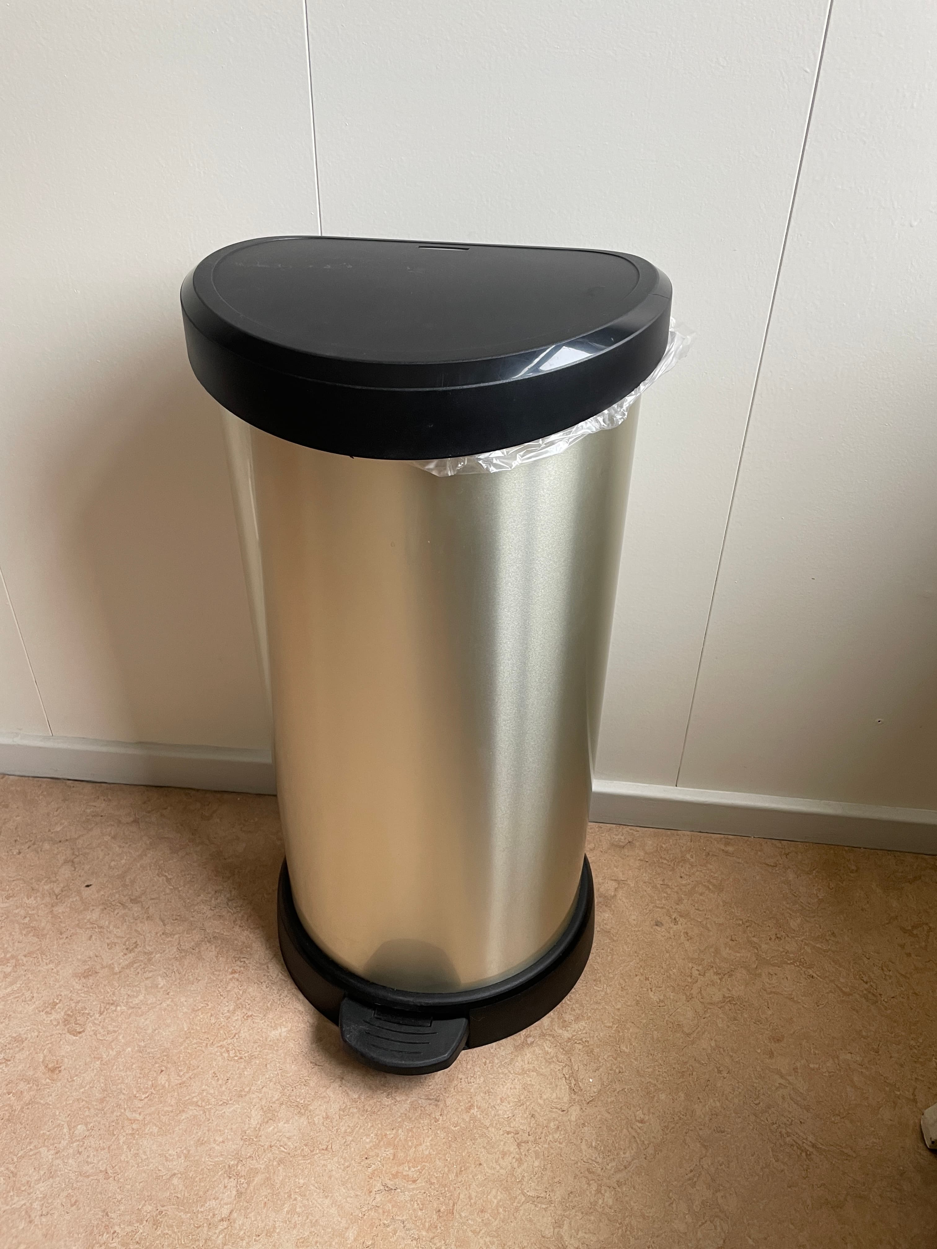 Trash bin-1