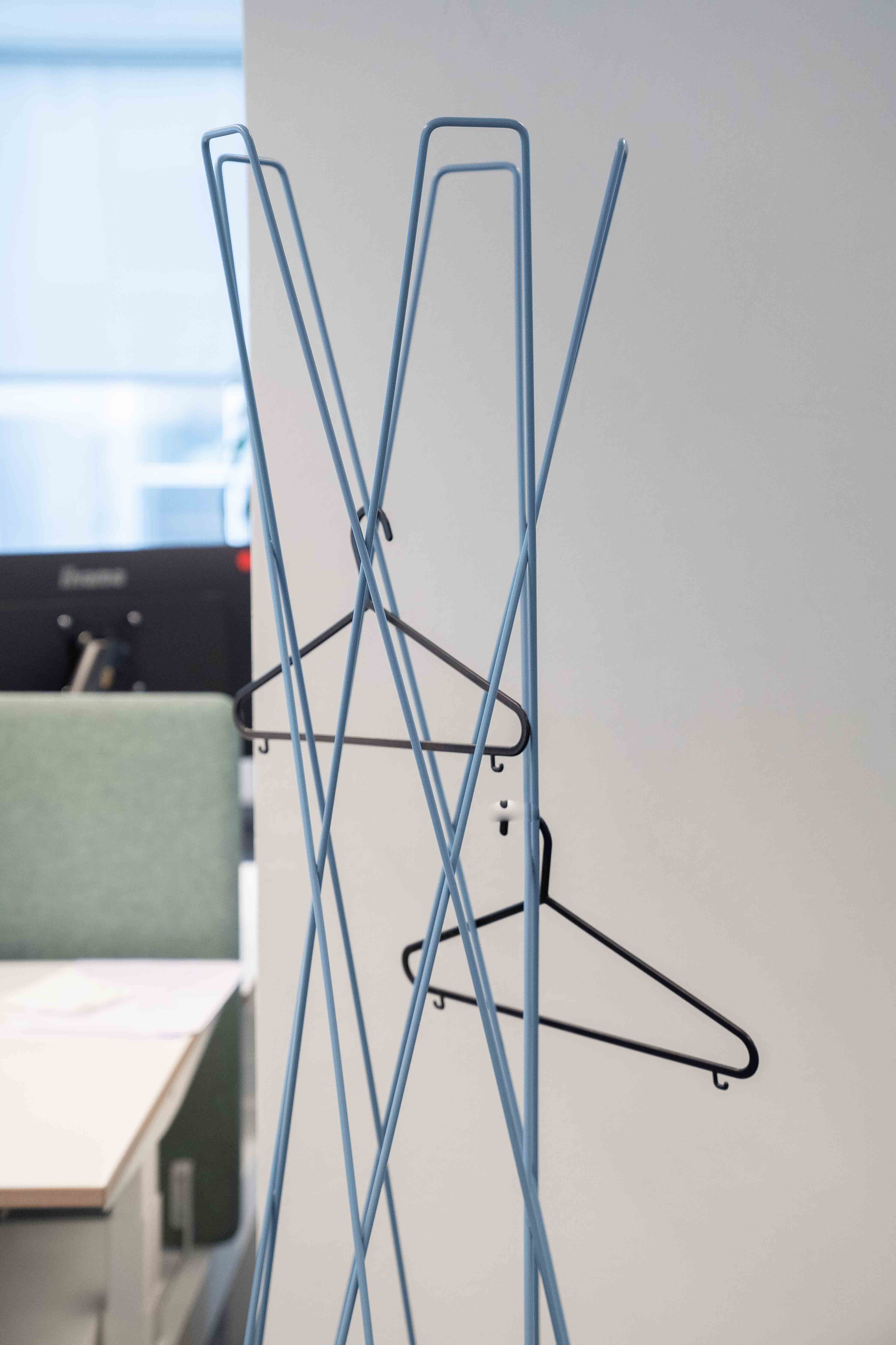 Cascando Blauwe Metalen Kapstok met Geometrisch Ontwerp-1