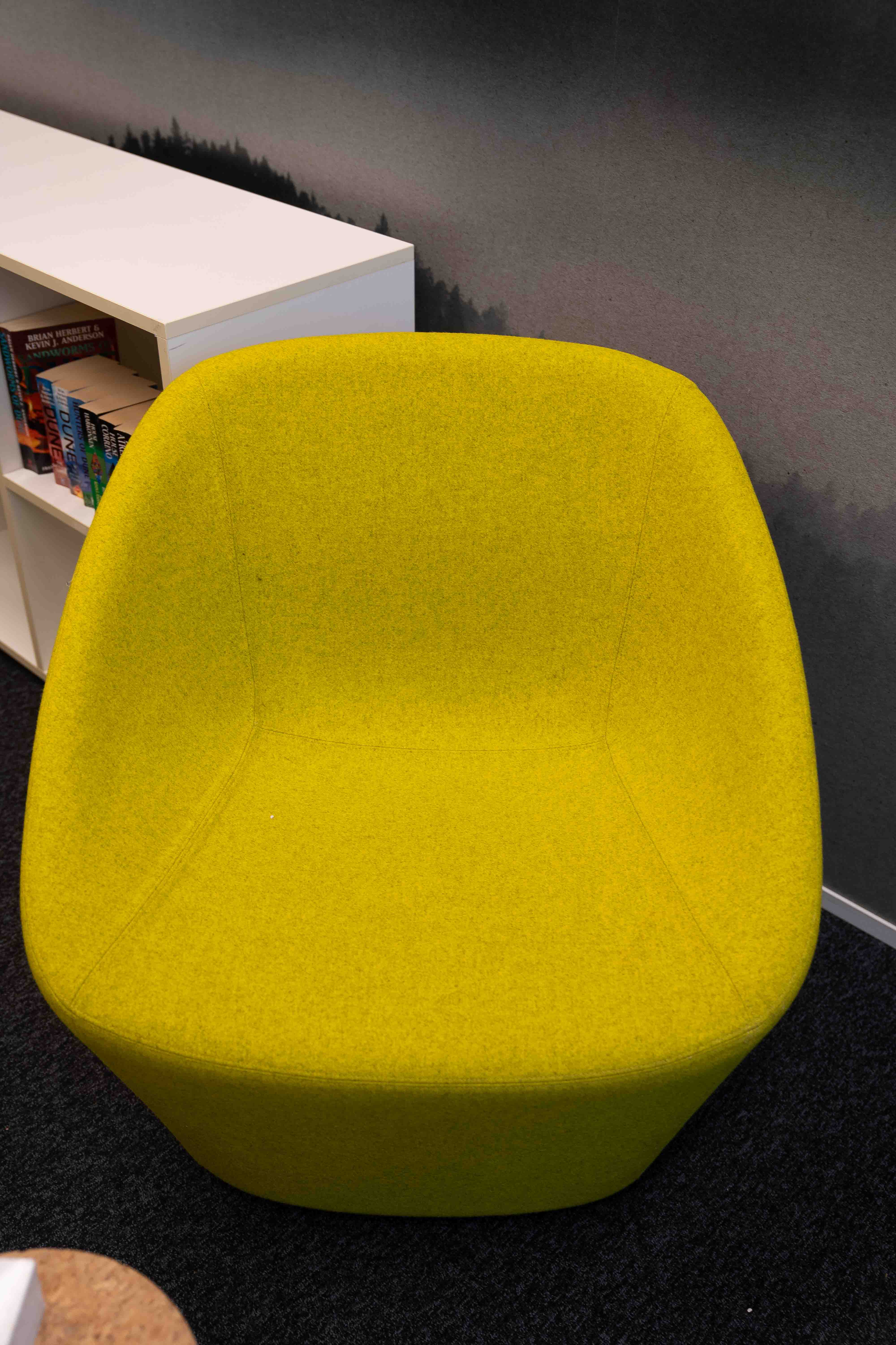Pedrali Lime Green stoffen fauteuil met eigentijds ontwerp-1