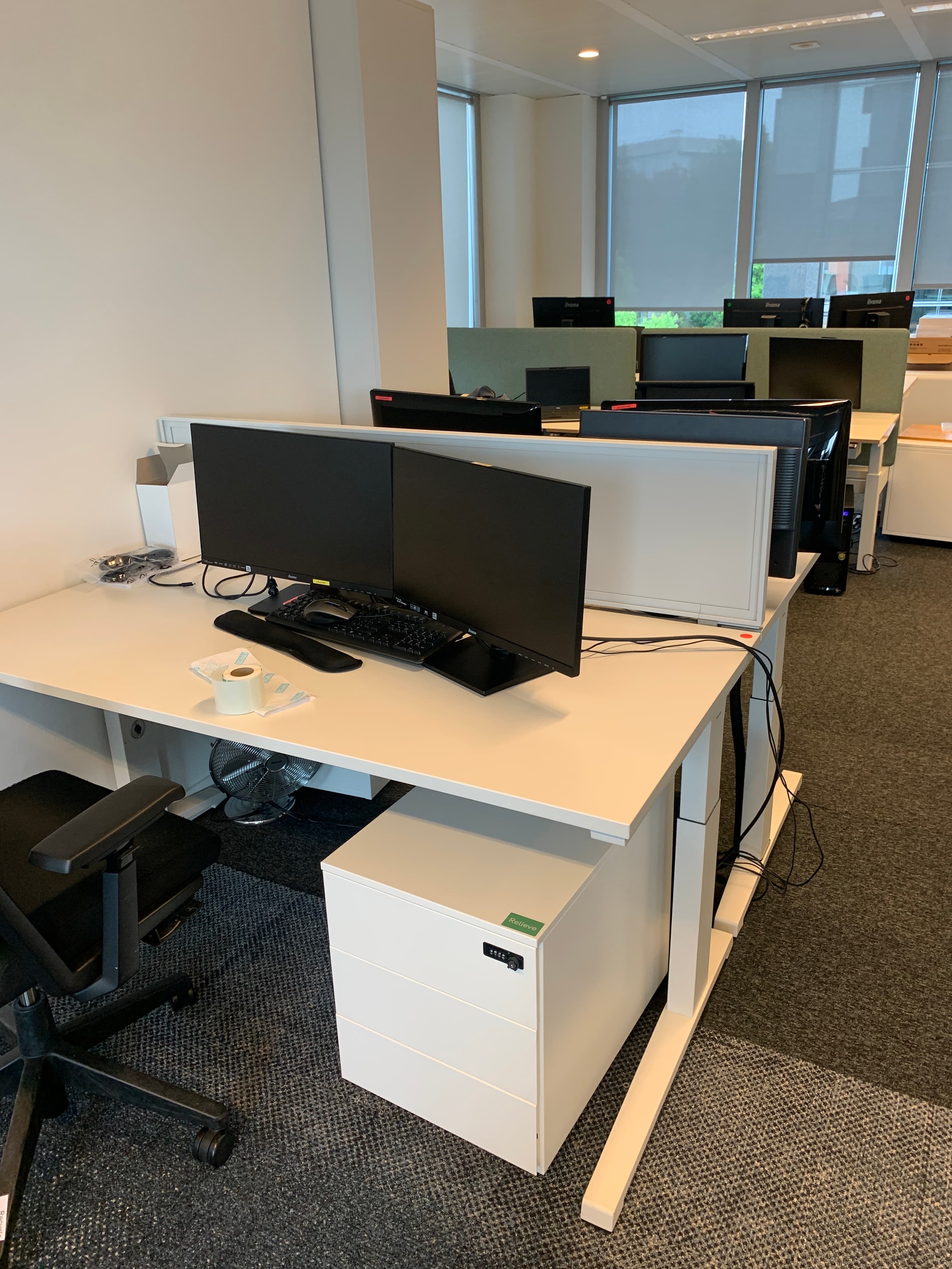 Steelcase white duo desk with white steel dividor and central cable management and adjustable height-0