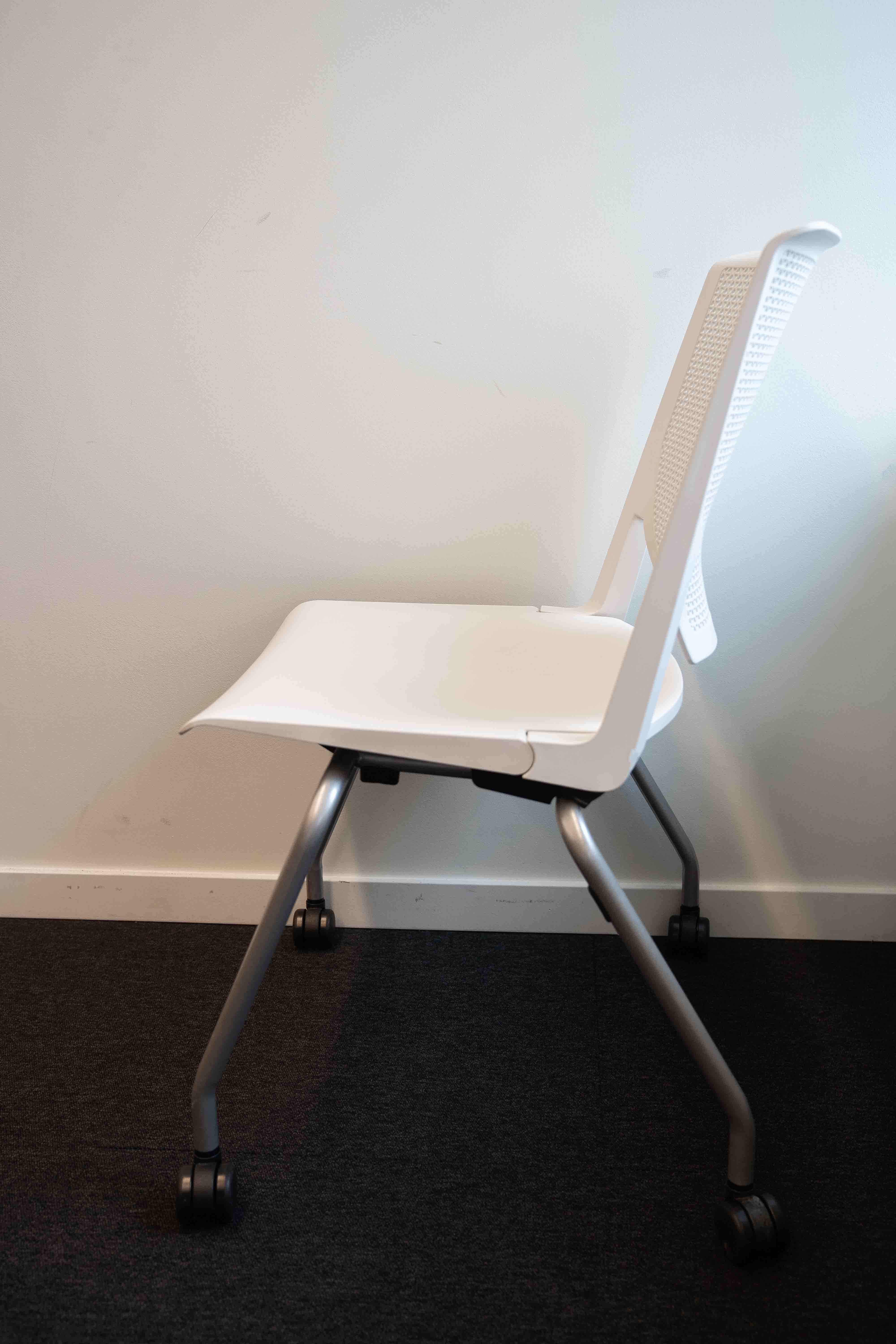 HAWORTH White Plastic Office Chair with Breathable Backrest on Wheels-4