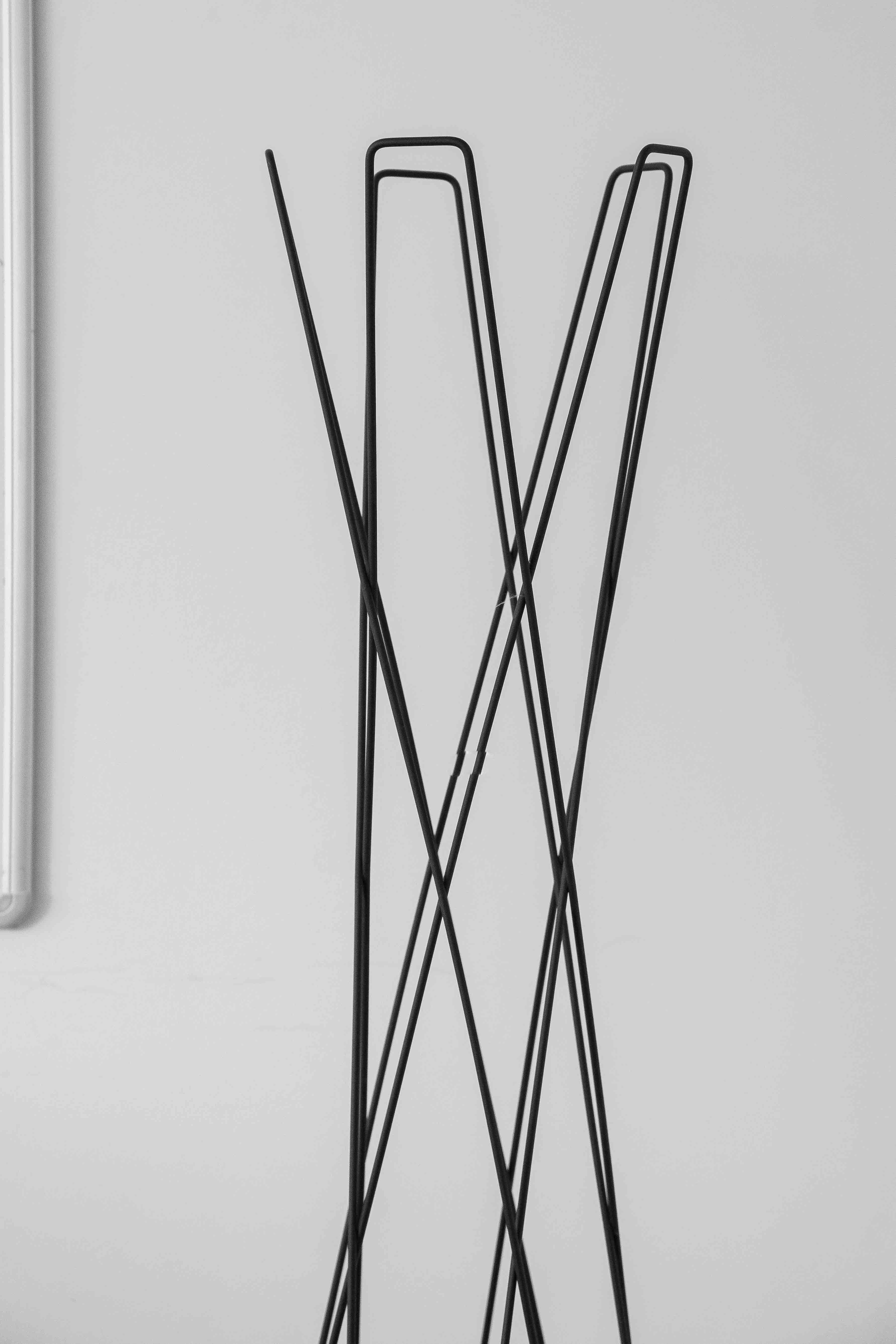 Cascando Black Metal Coat Stand with Geometric Design-3