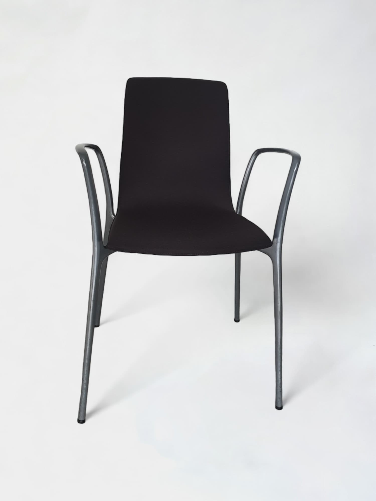 Akaba Gorka stoelen, ontworpen door Jorge Pensi-3